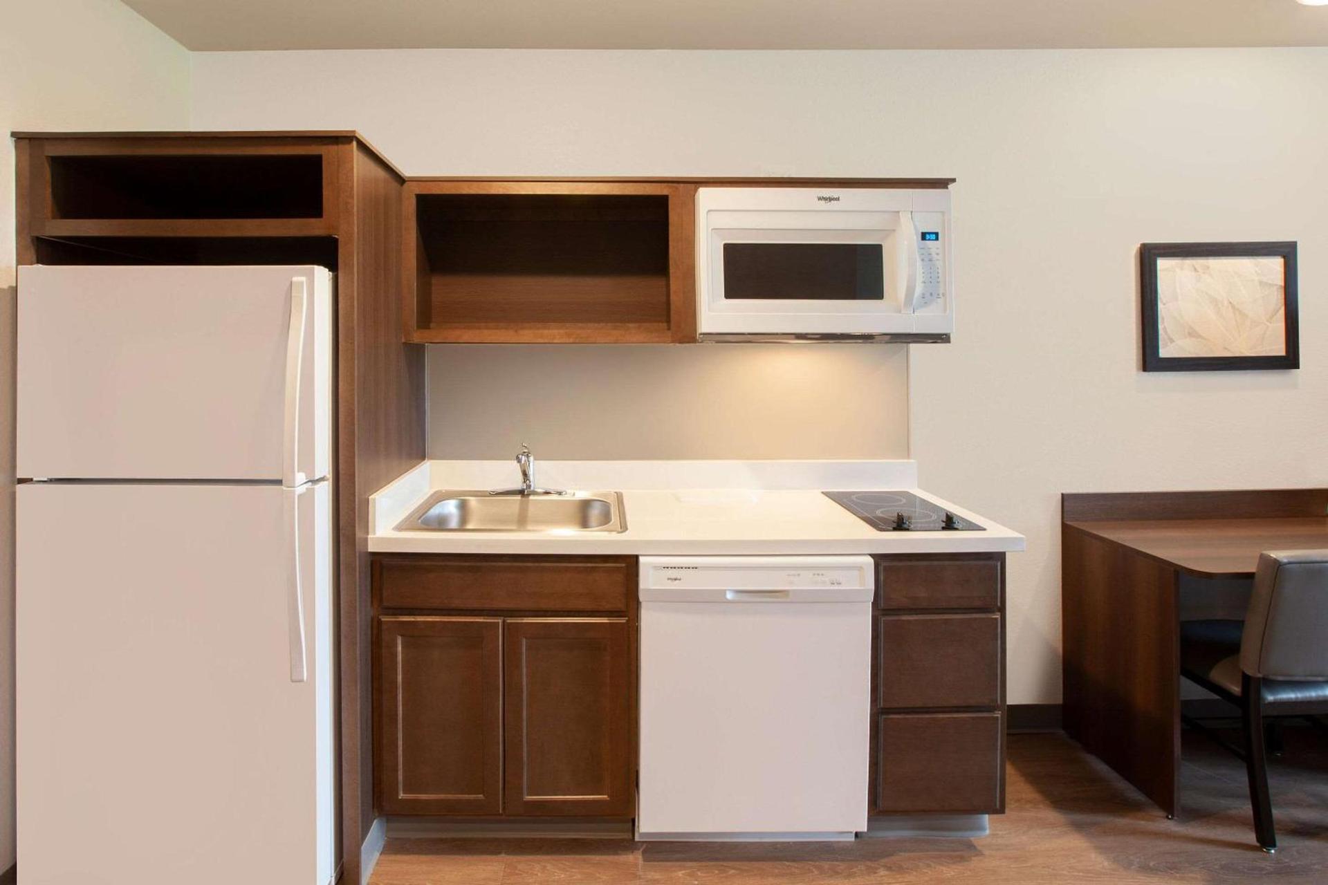 WoodSpring Suites Houston 288 South Medical Center photo 11