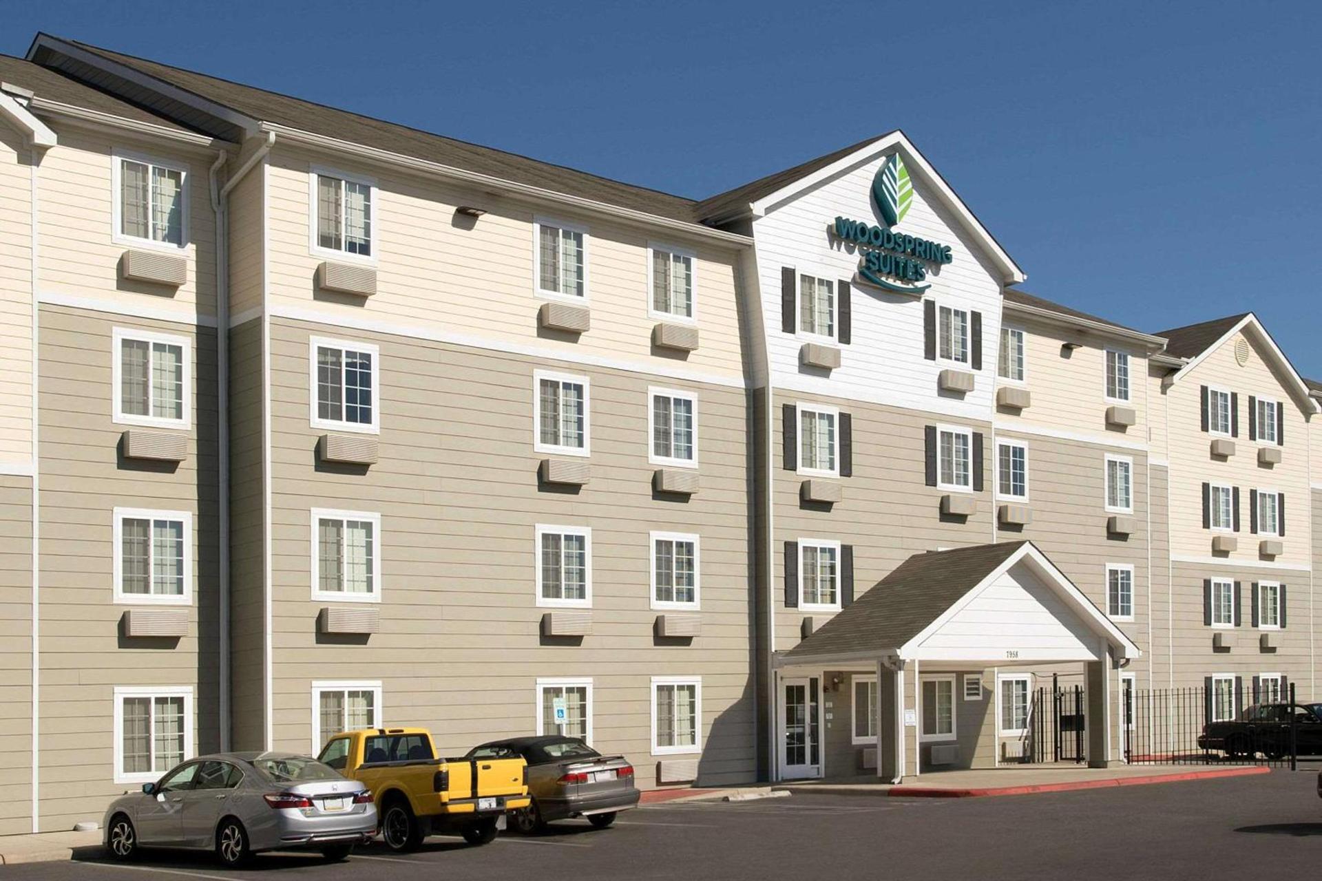 WoodSpring Suites San Antonio South photo 4