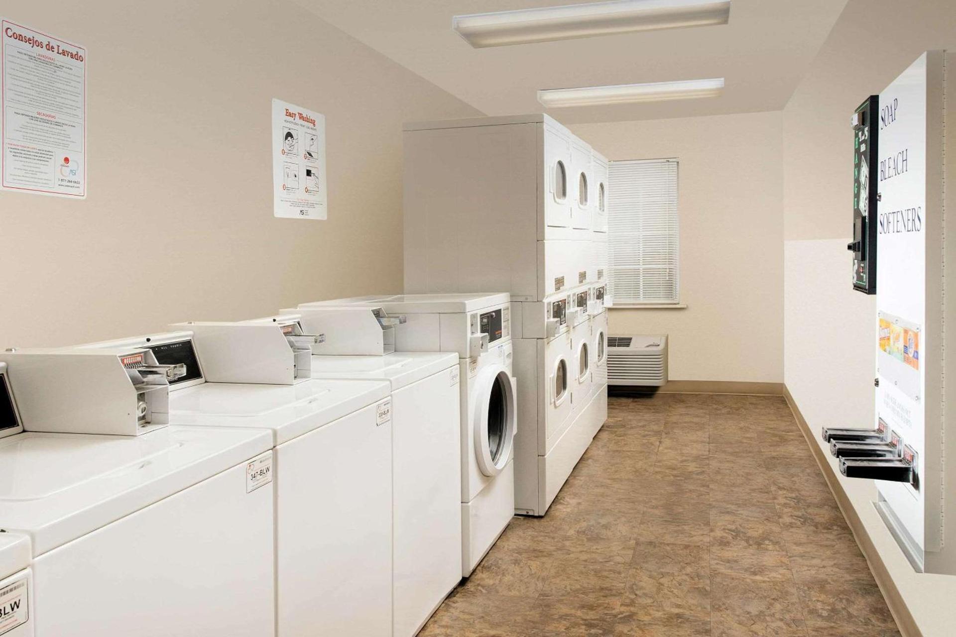 WoodSpring Suites San Antonio South photo 9