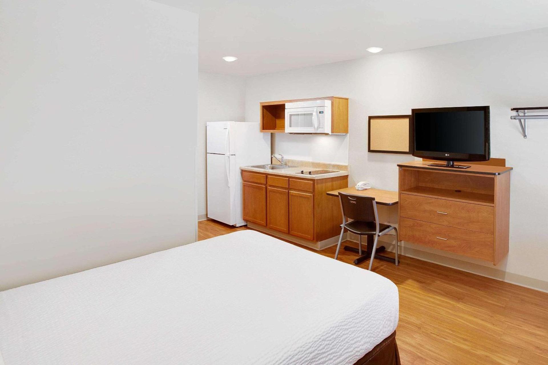 WoodSpring Suites College Station photo 6