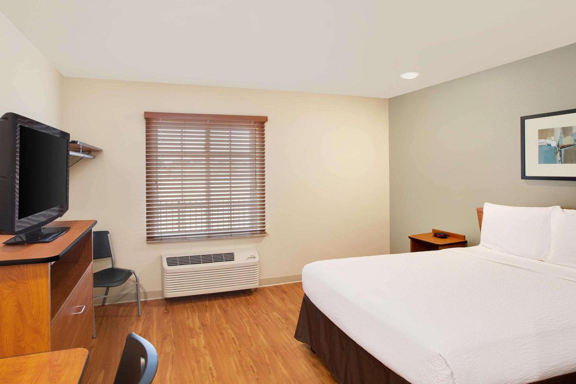 WoodSpring Suites College Station photo 7