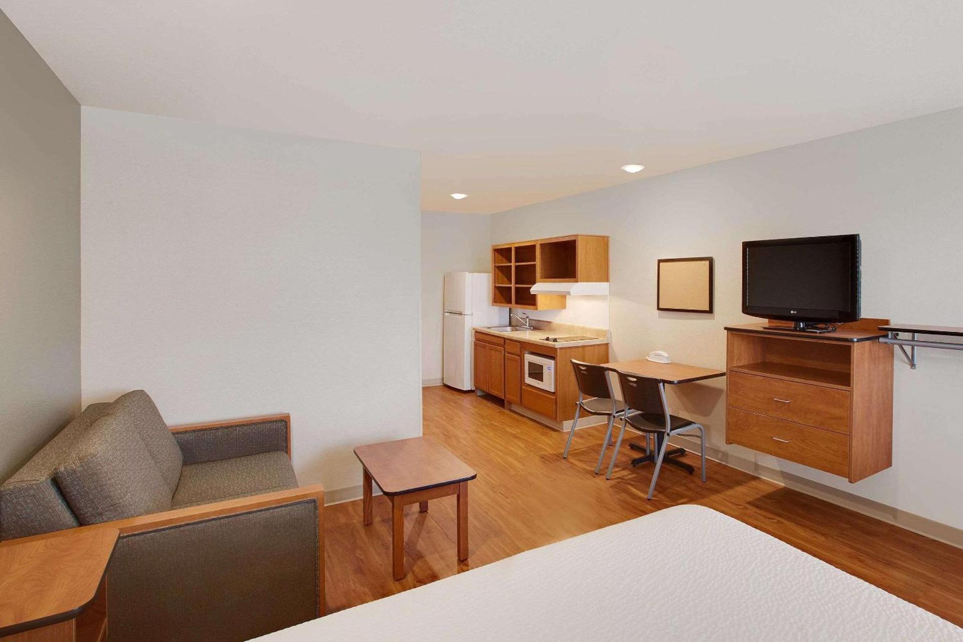 WoodSpring Suites College Station photo 10