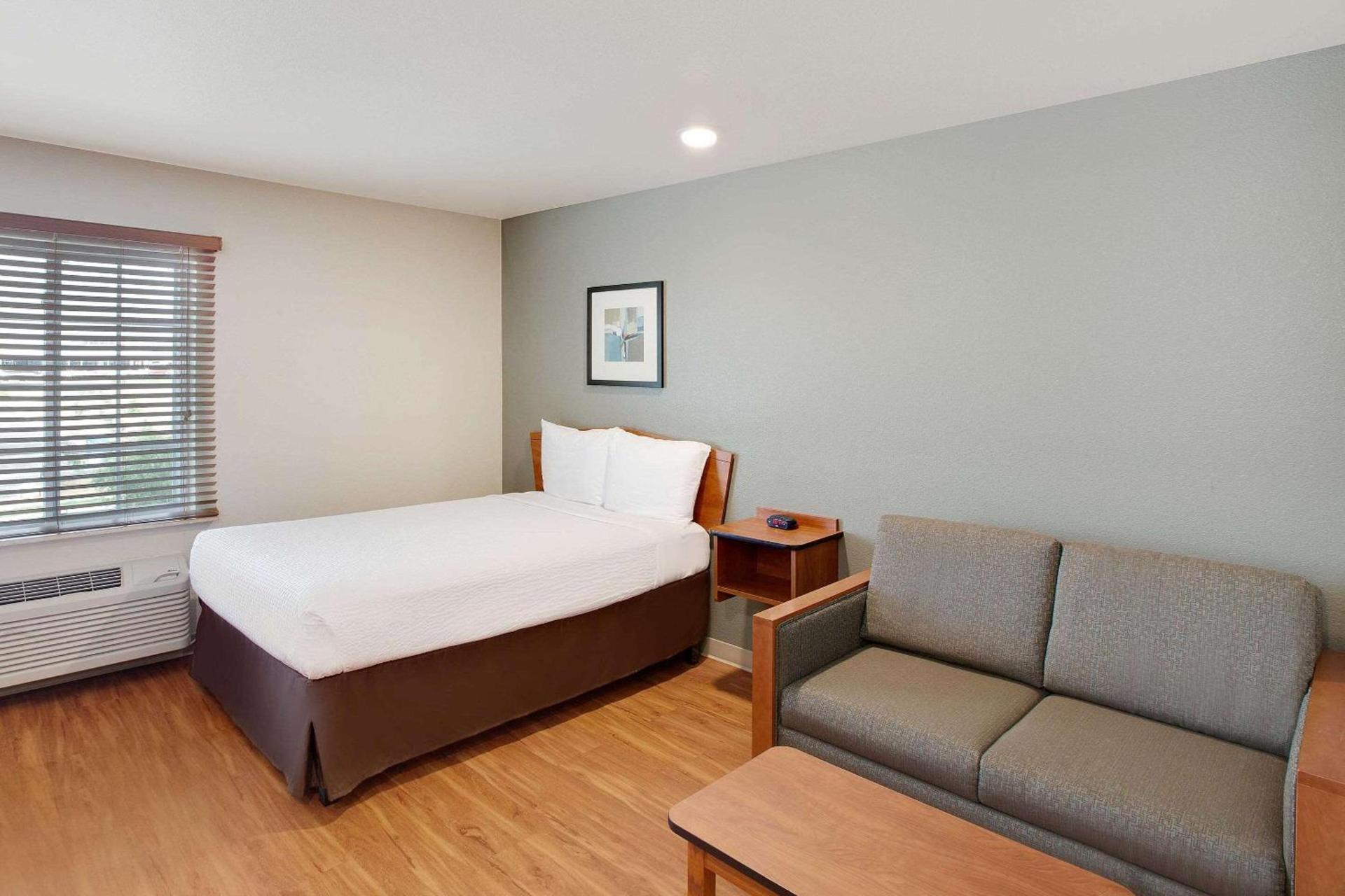 WoodSpring Suites College Station photo 9