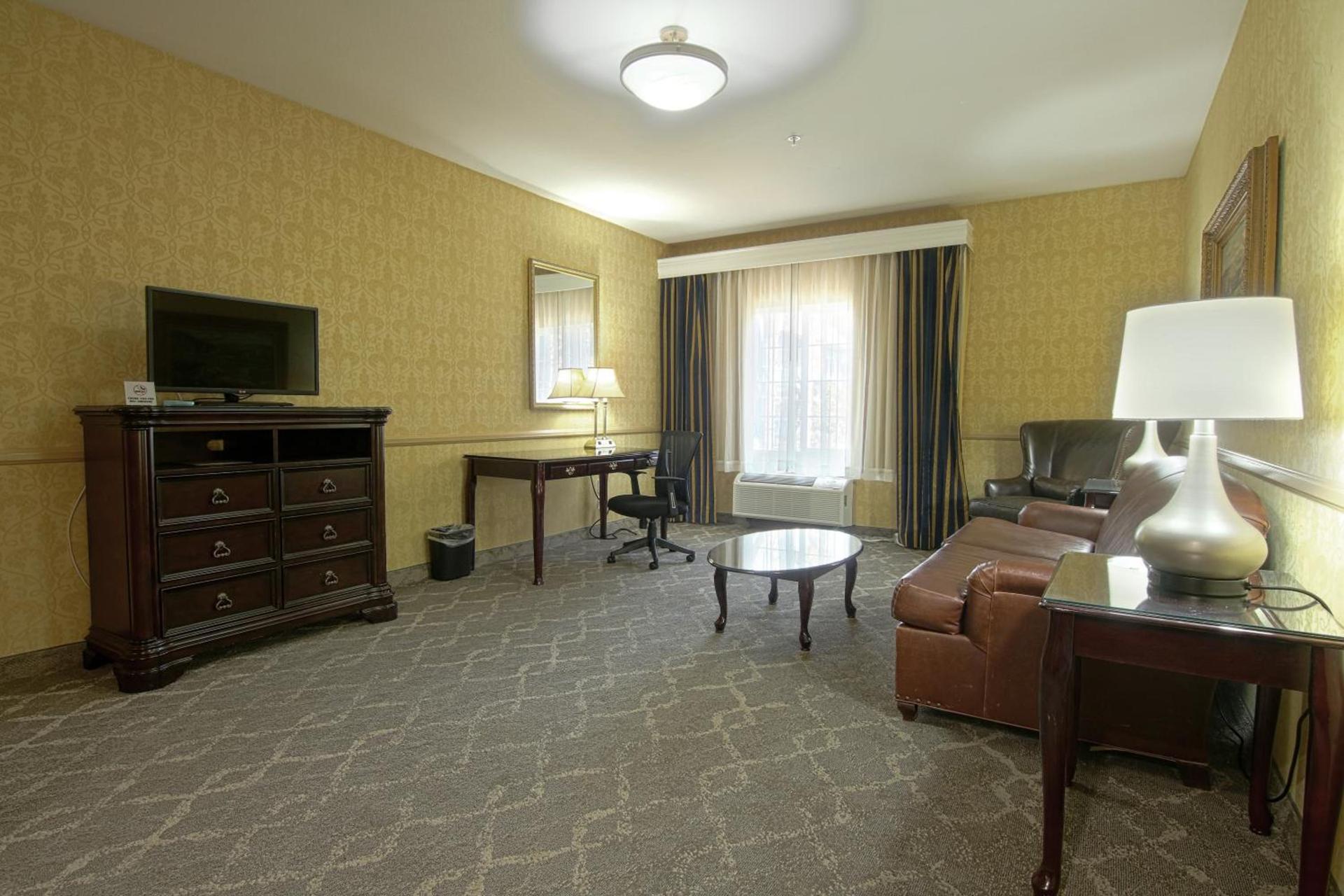 Azure Hotel&Suites Ontario Trademark Collection by Wyndham photo 43