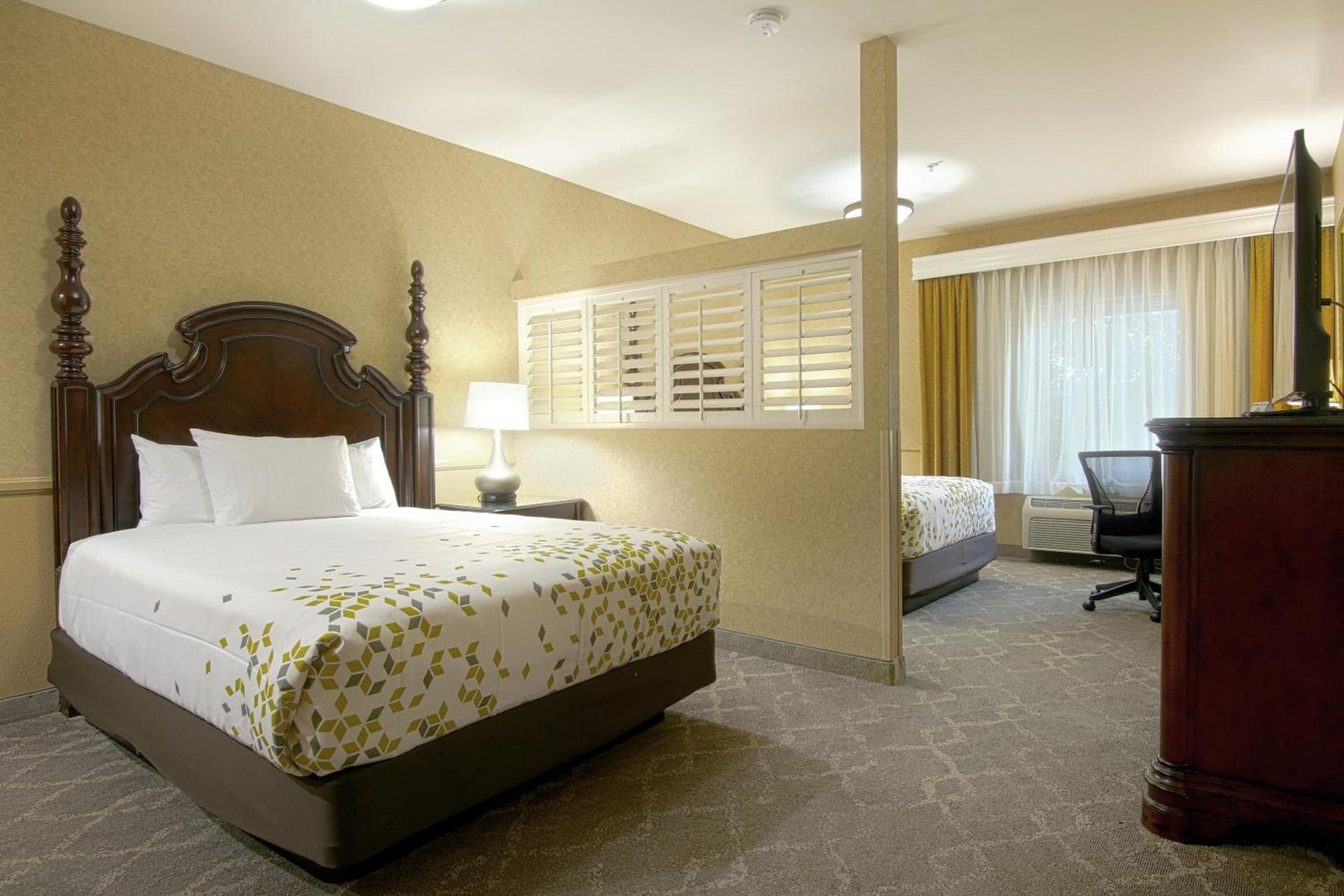 Azure Hotel&Suites Ontario Trademark Collection by Wyndham photo 26