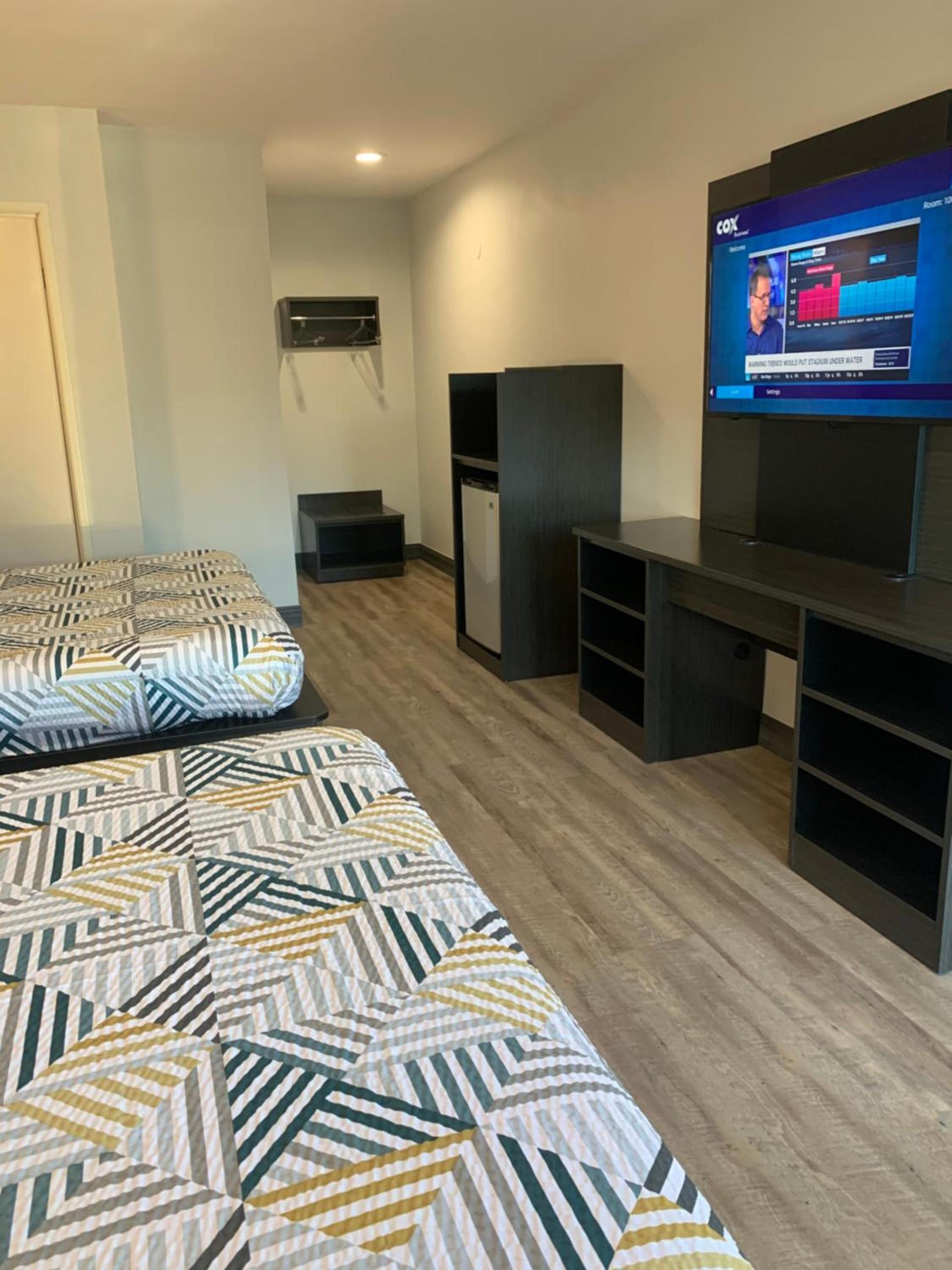 Motel 6 San Diego, CA Airport Harbor photo 37