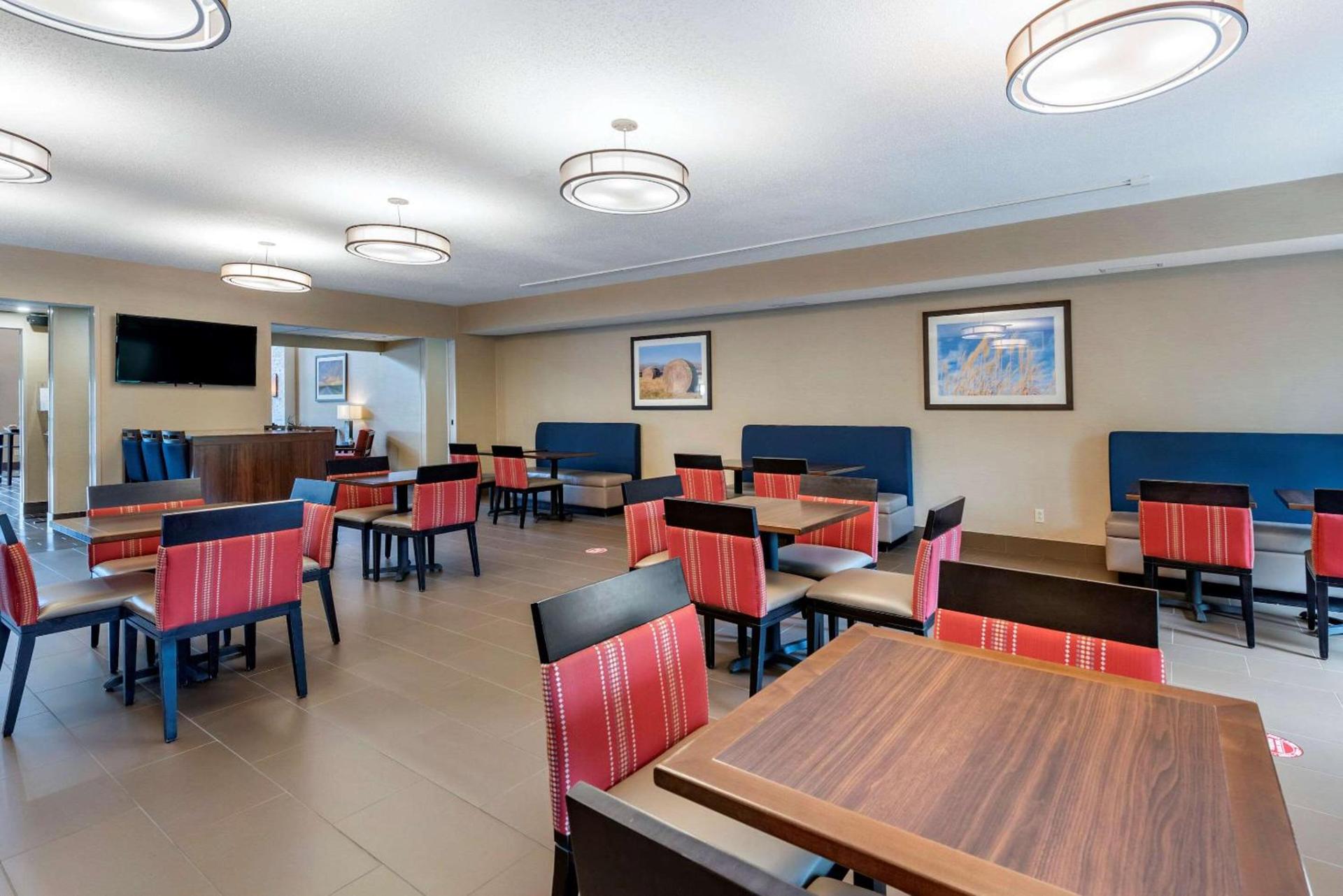 Comfort Suites Auburn near I-69 photo 24