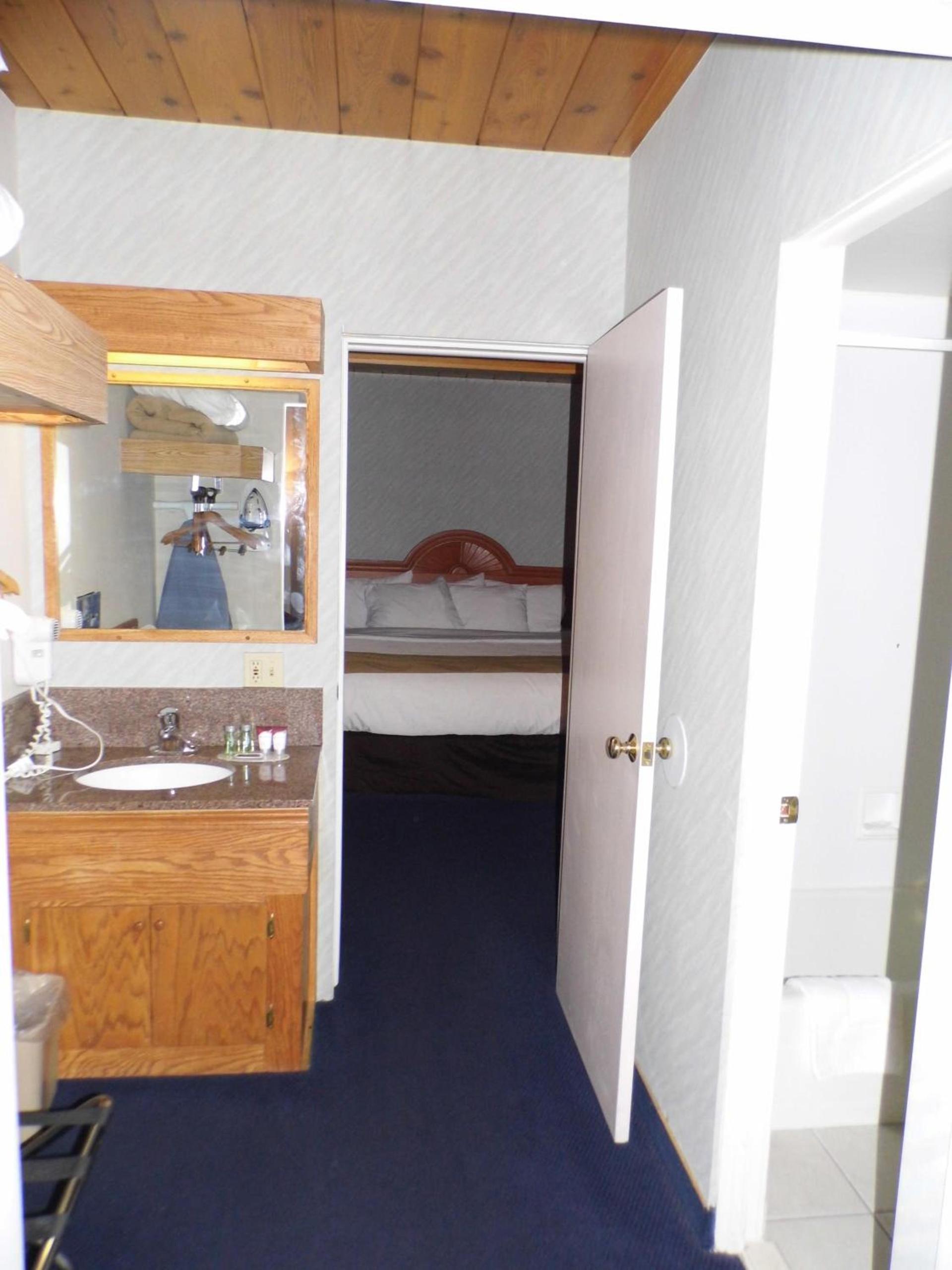 America's Best Value Inn Sandpoint photo 55
