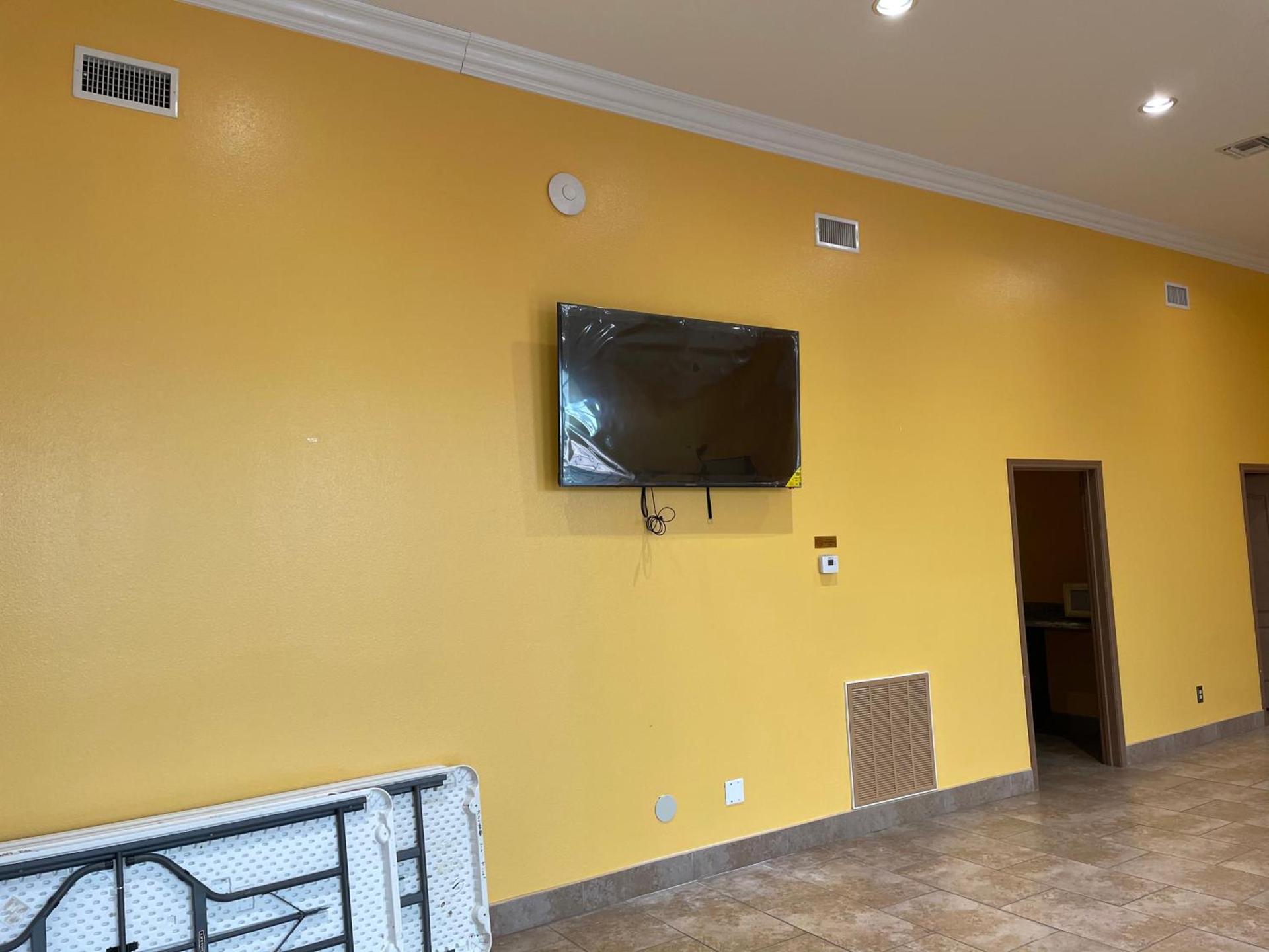 Los Fresnos Inn and Suites photo 16