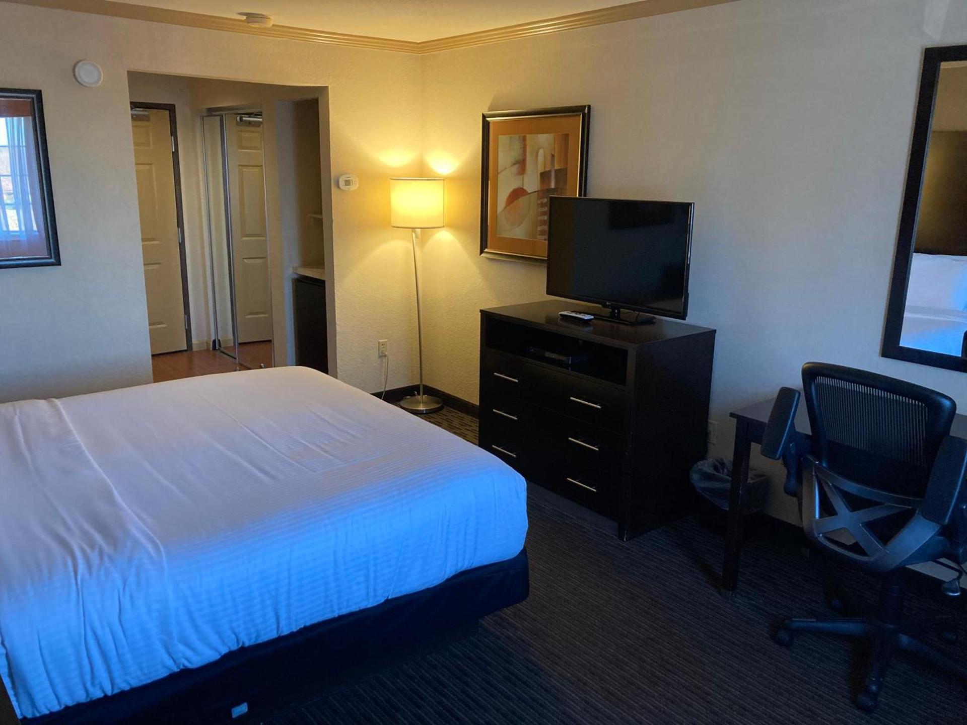 La Quinta by Wyndham Davis photo 12