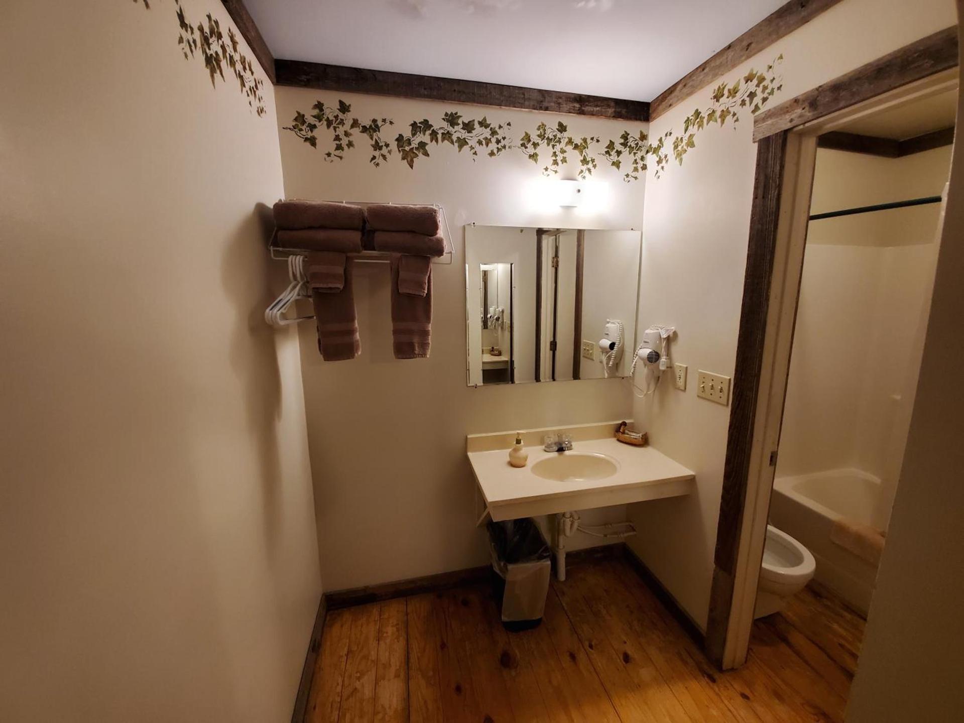 Jamesport Inn photo 5
