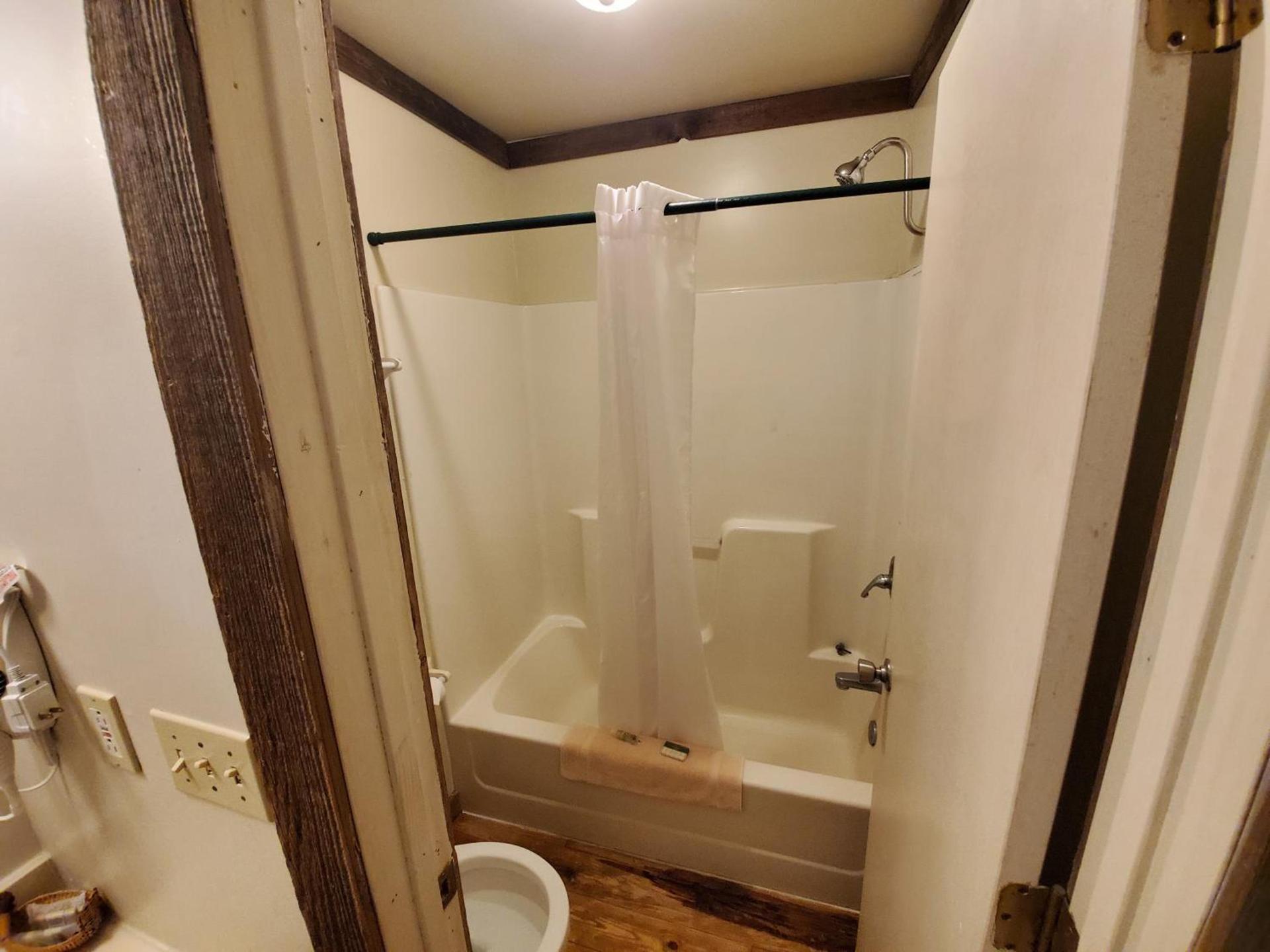 Jamesport Inn photo 6