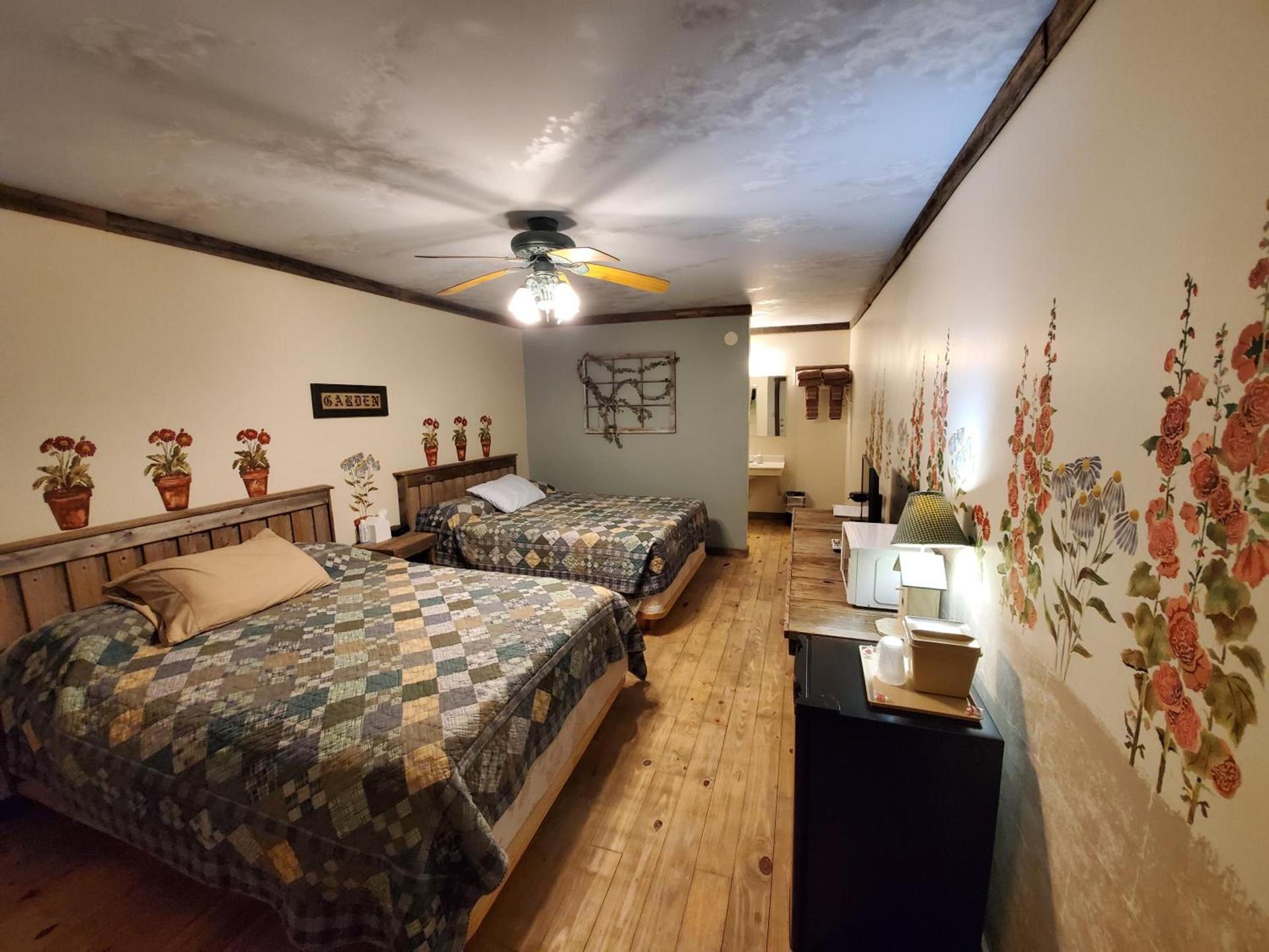 Jamesport Inn photo 10