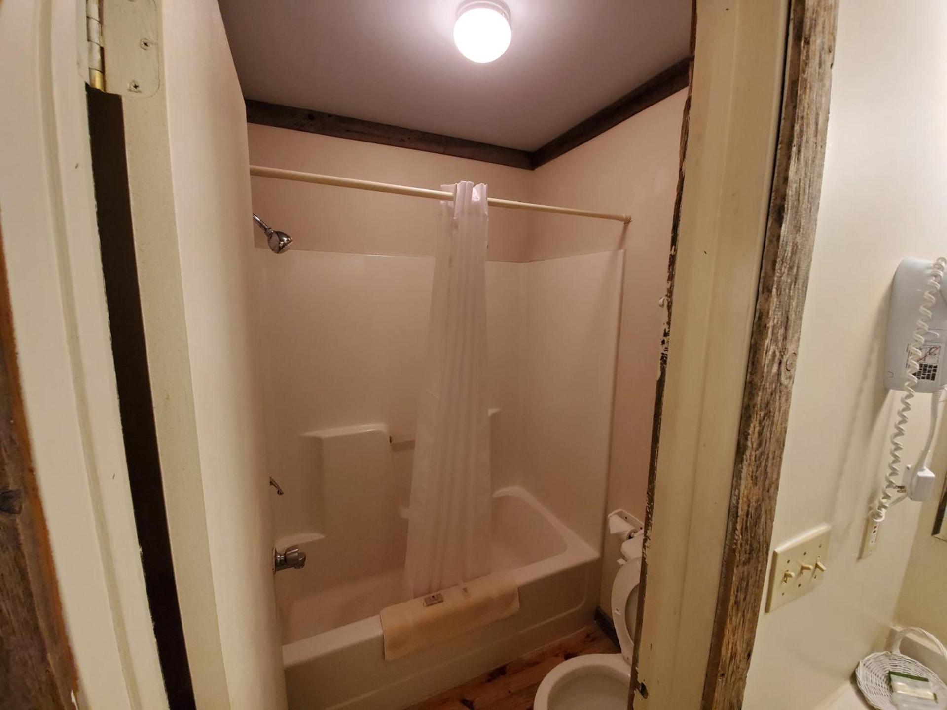 Jamesport Inn photo 12