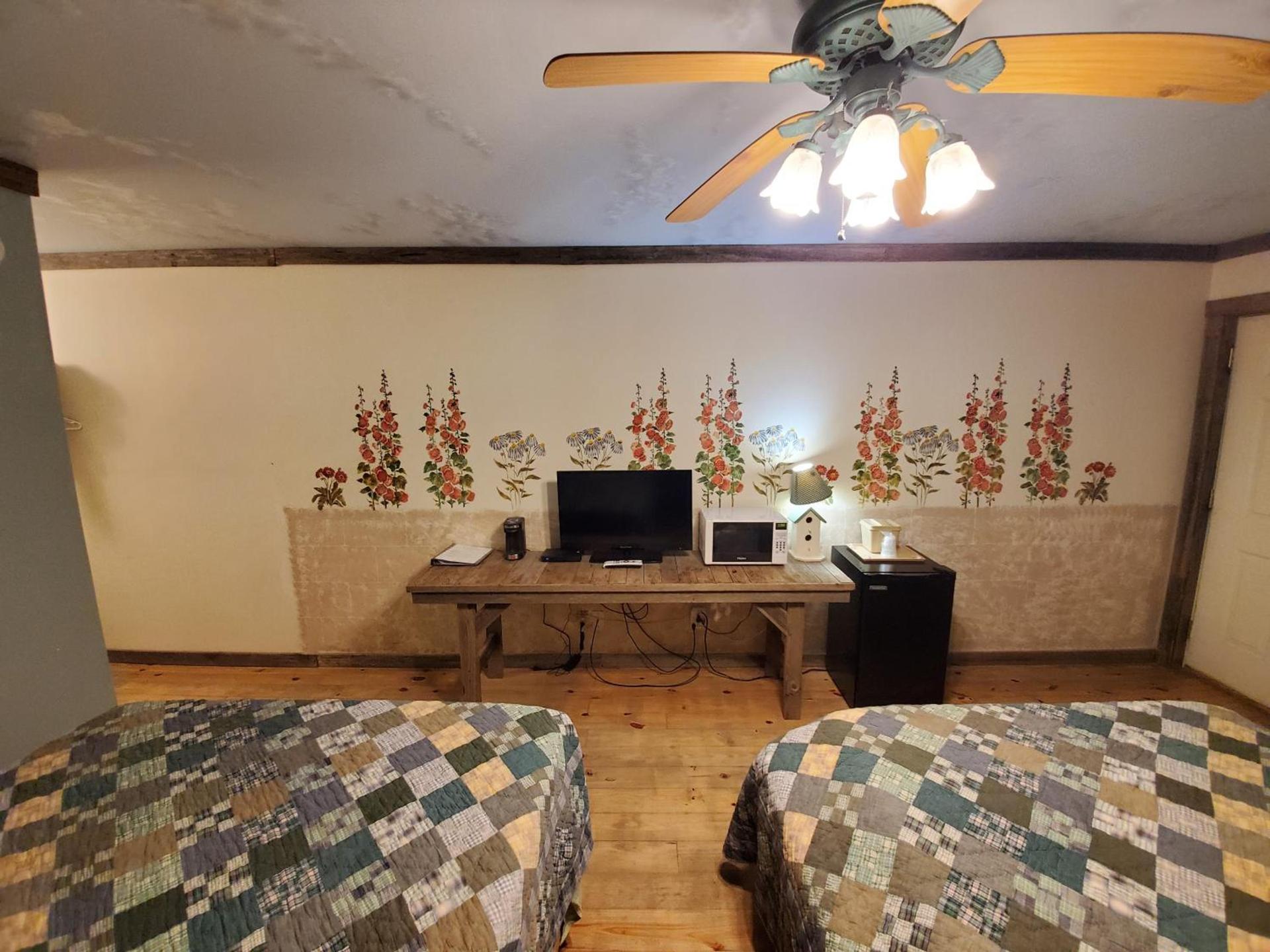 Jamesport Inn photo 13
