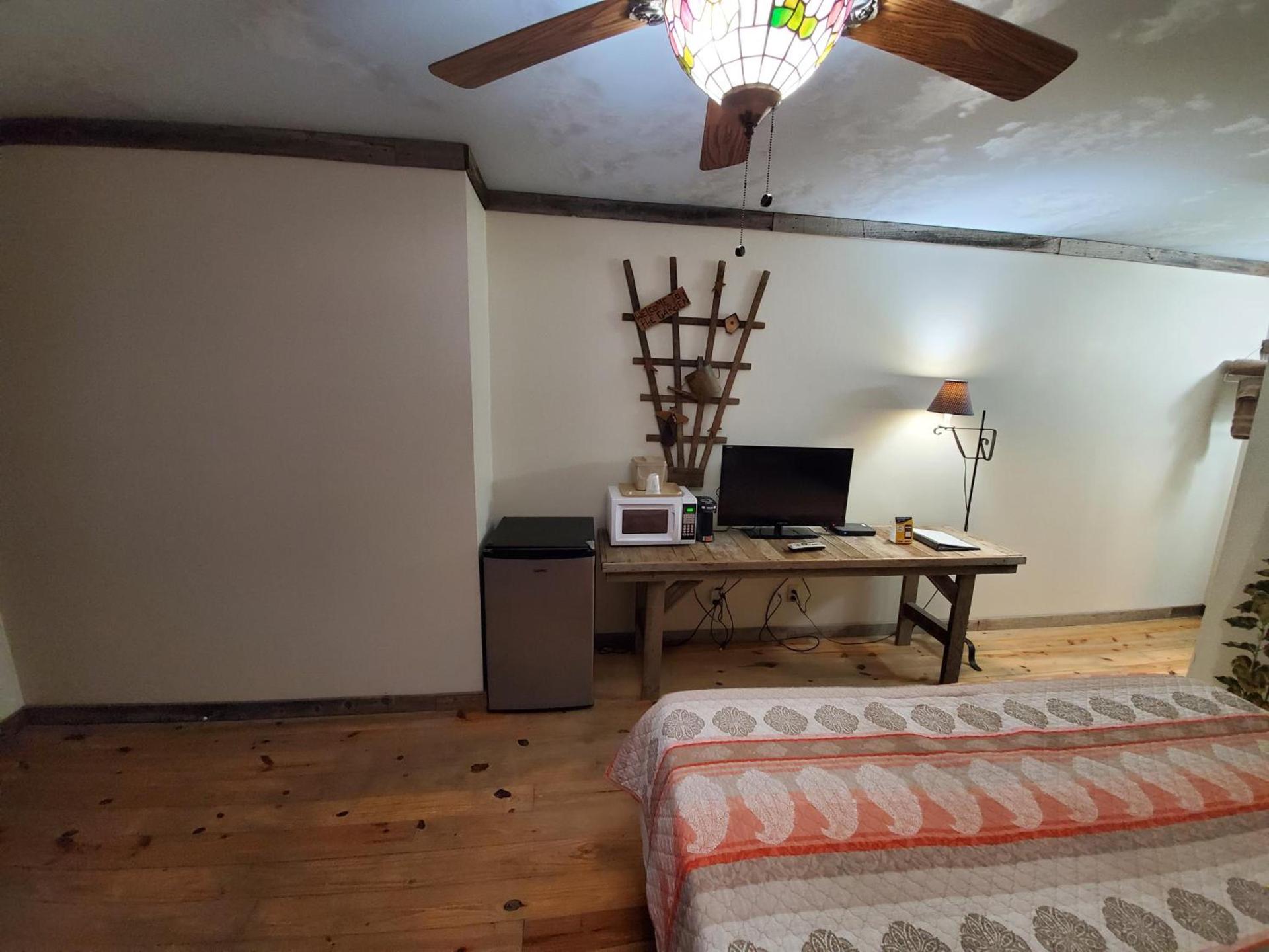 Jamesport Inn photo 16