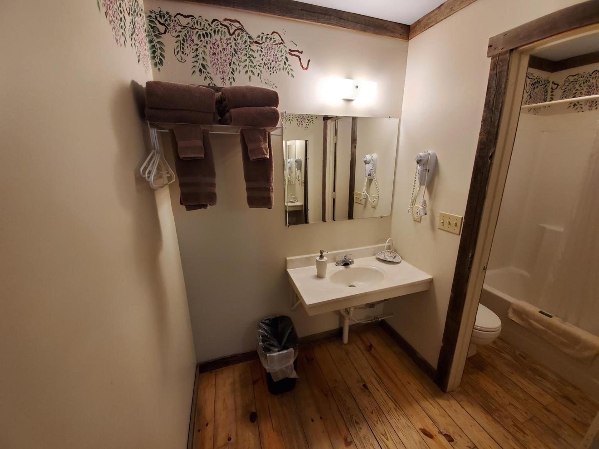 Jamesport Inn photo 22