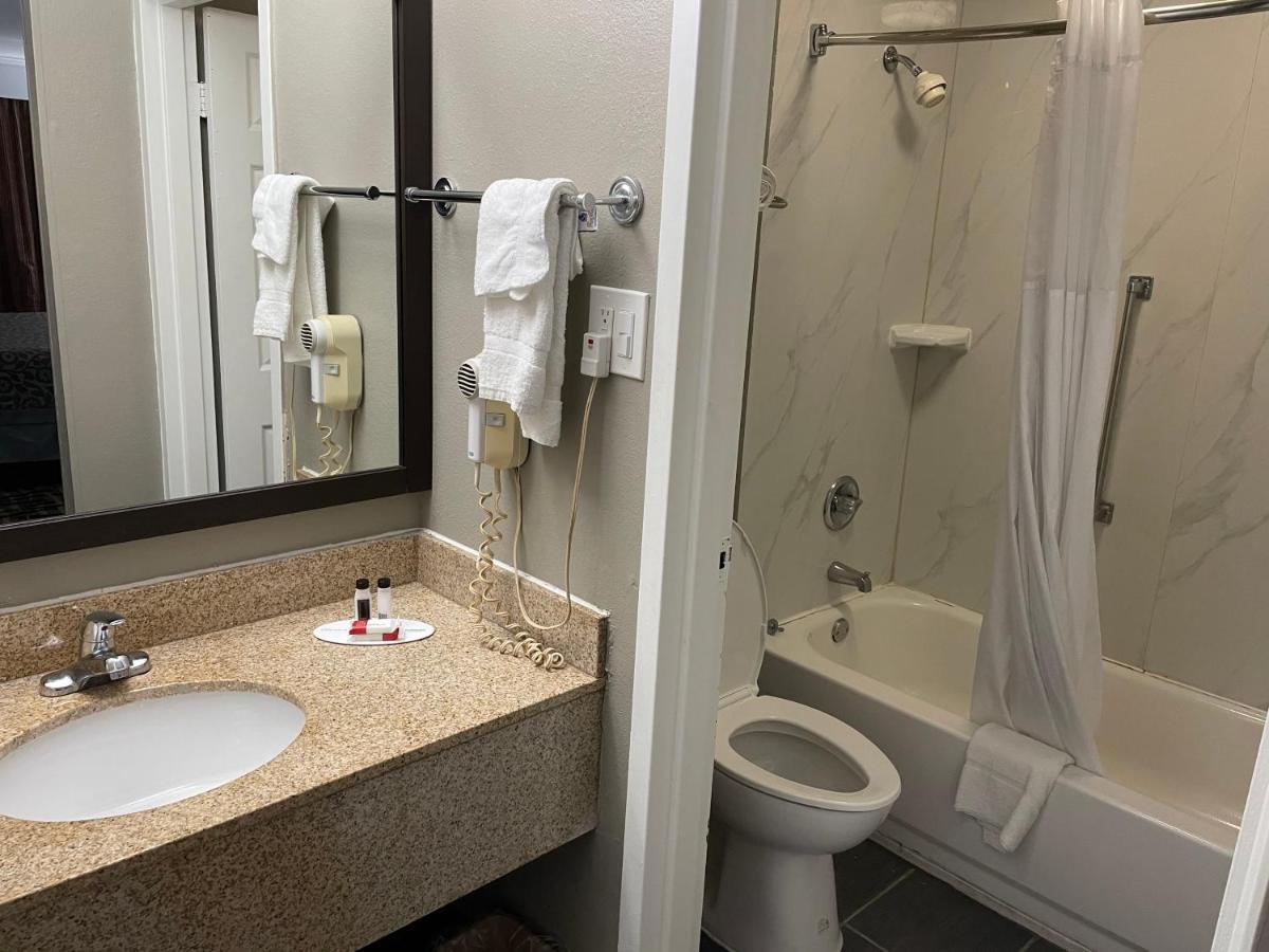 Days Inn & Suites by Wyndham Collierville Germantown Area photo 21