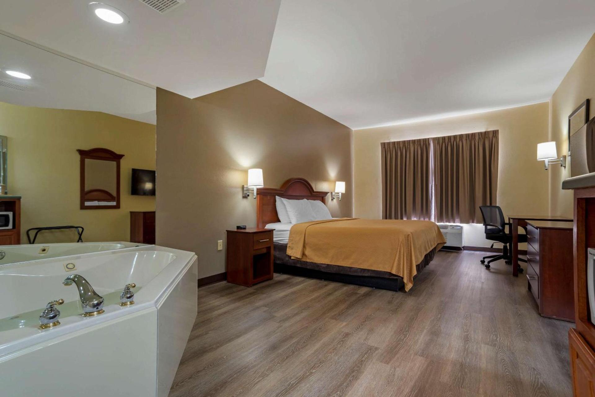 Econo Lodge Inn & Suites Flowood - Jackson Northwest photo 16