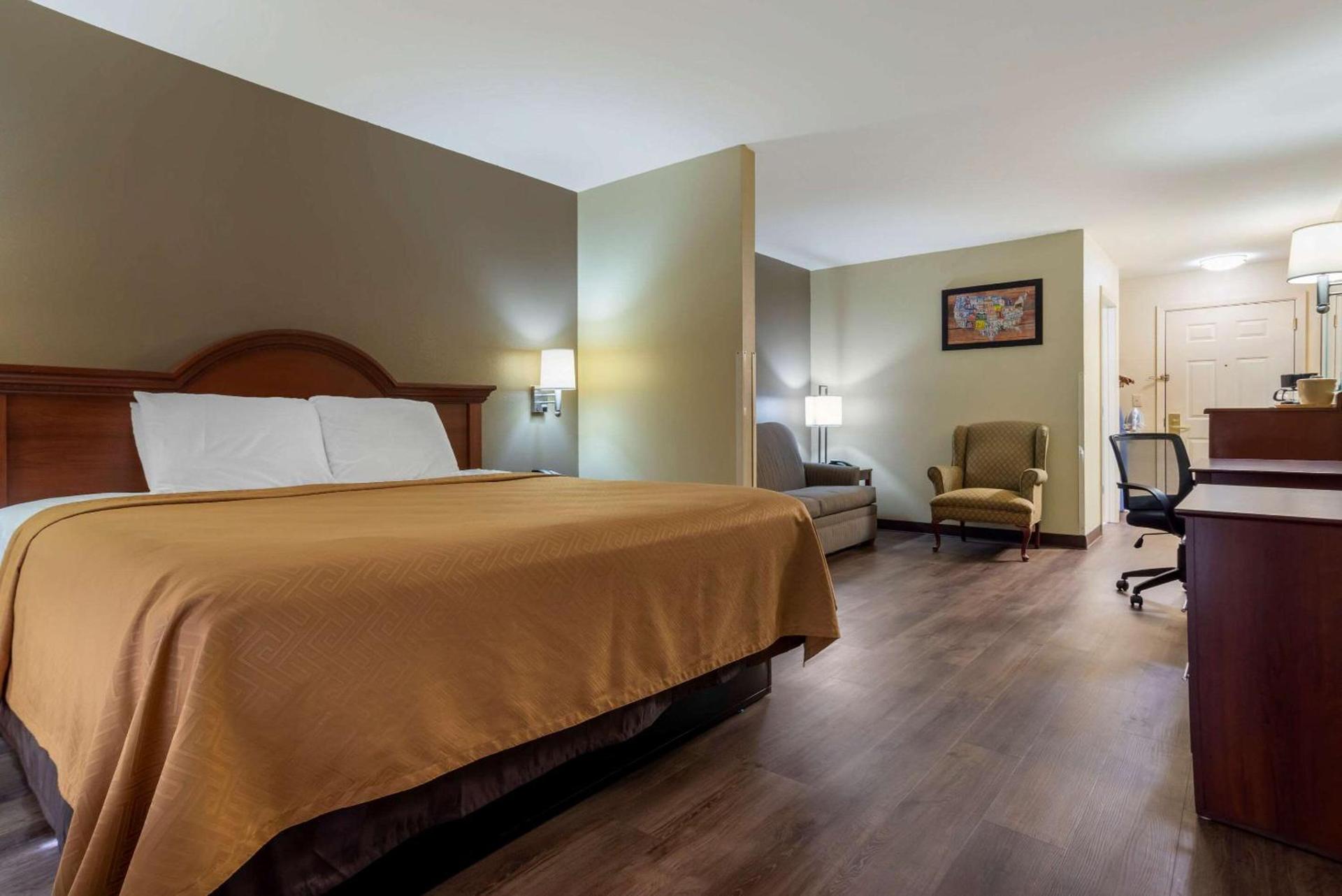 Econo Lodge Inn & Suites Flowood - Jackson Northwest photo 17
