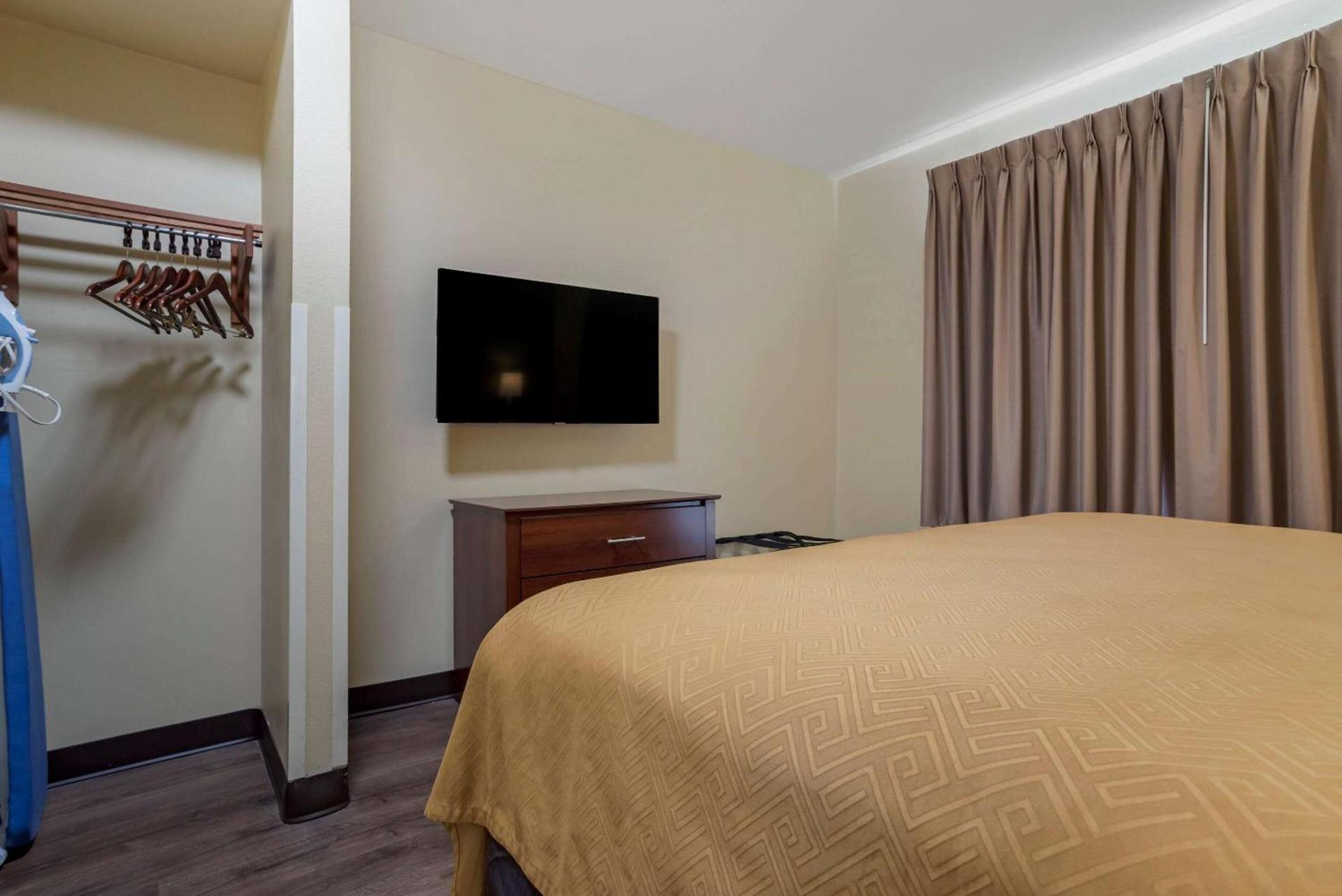 Econo Lodge Inn & Suites Flowood - Jackson Northwest photo 20
