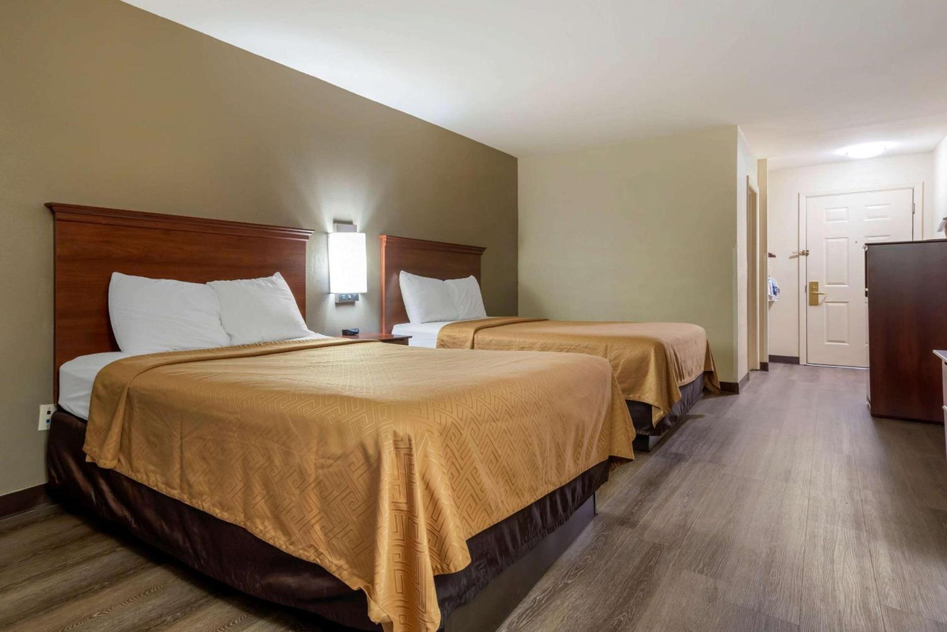 Econo Lodge Inn & Suites Flowood - Jackson Northwest photo 22
