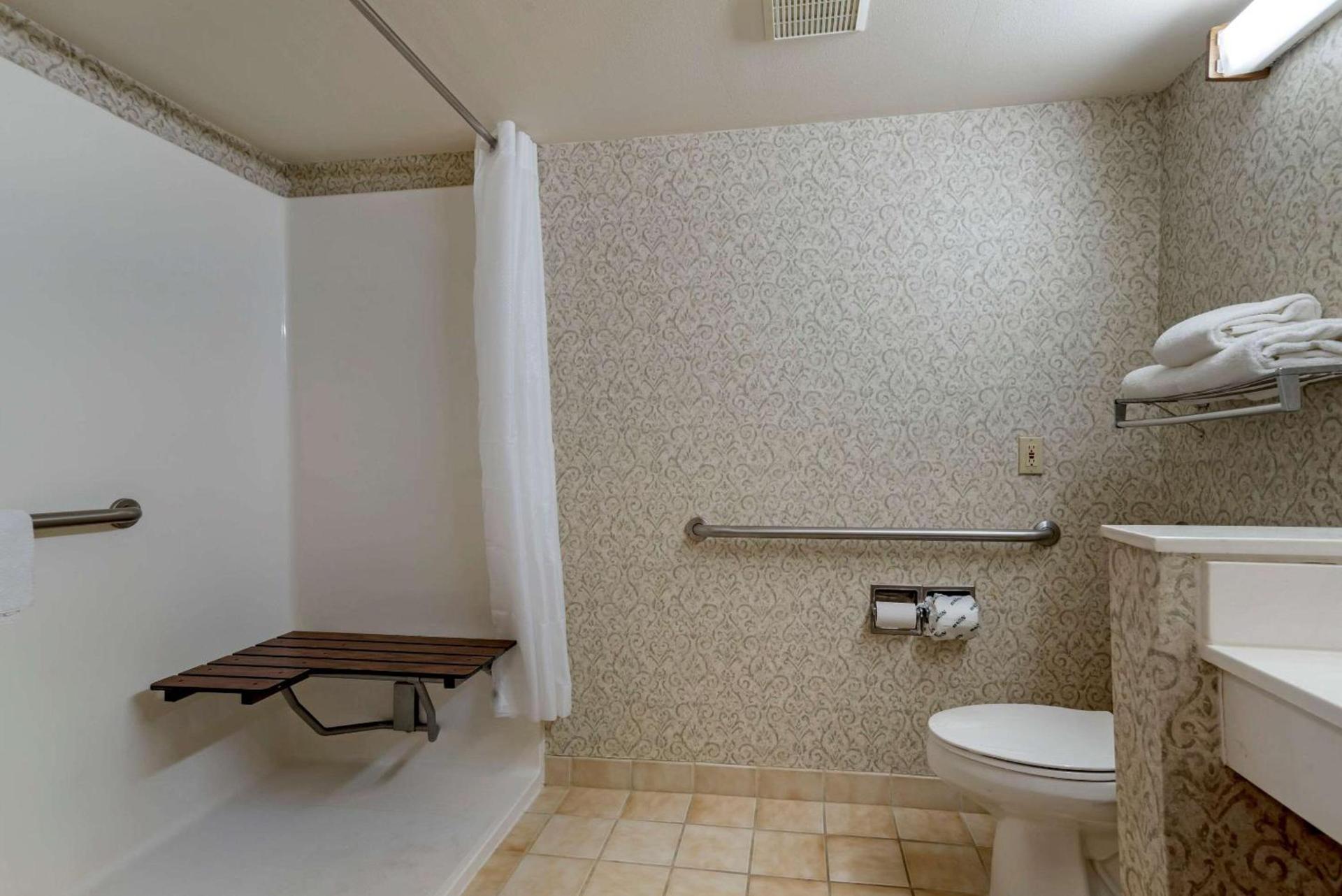Econo Lodge Inn & Suites Flowood - Jackson Northwest photo 24