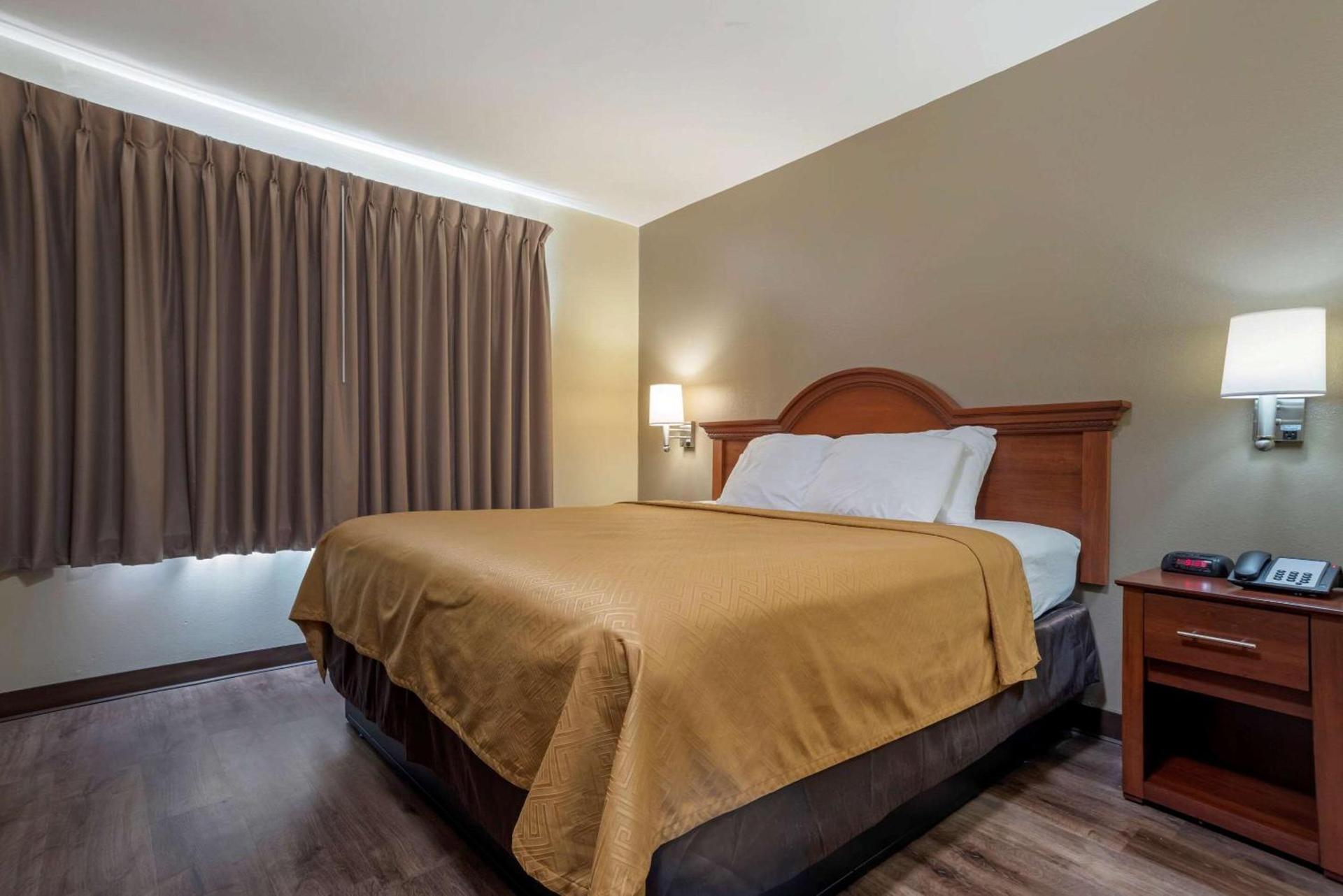 Econo Lodge Inn & Suites Flowood - Jackson Northwest photo 25