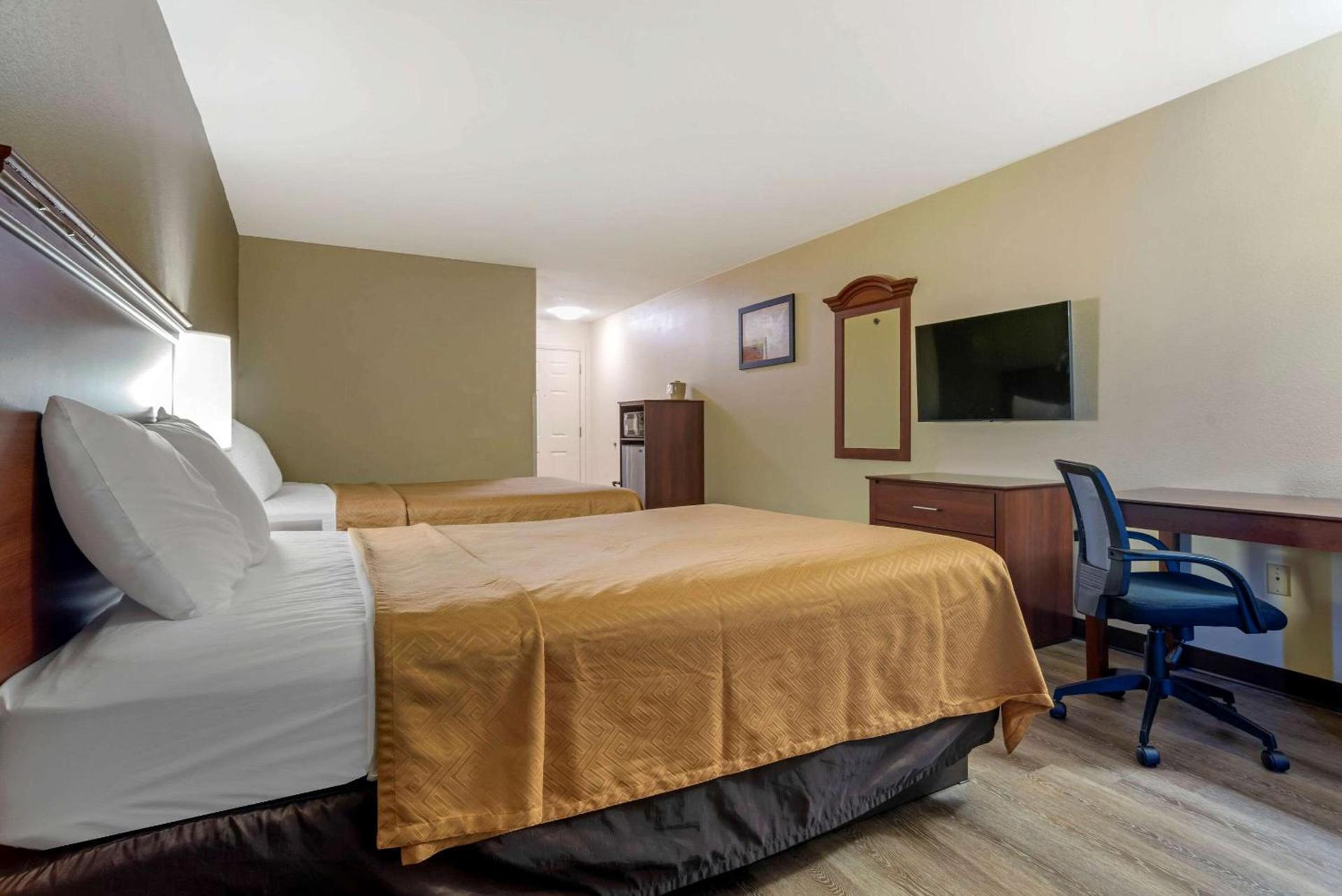 Econo Lodge Inn & Suites Flowood - Jackson Northwest photo 26