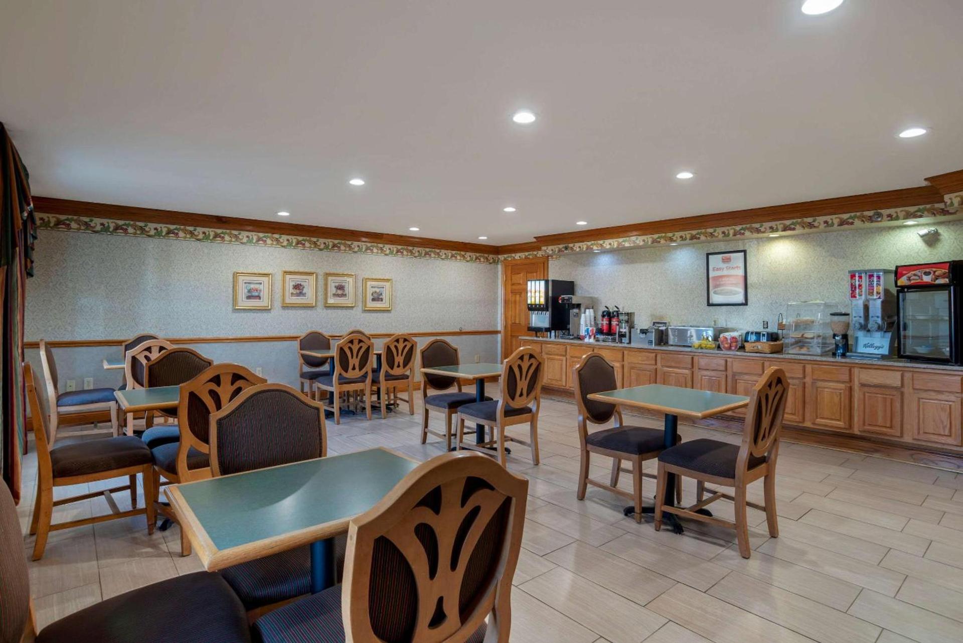 Econo Lodge Inn & Suites Flowood - Jackson Northwest photo 28