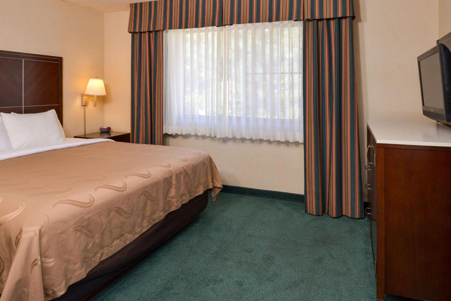 Quality Inn & Suites Walnut - City of Industry photo 12