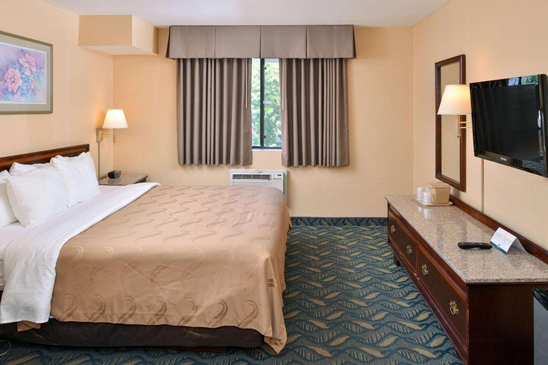 Quality Inn & Suites Walnut - City of Industry photo 14