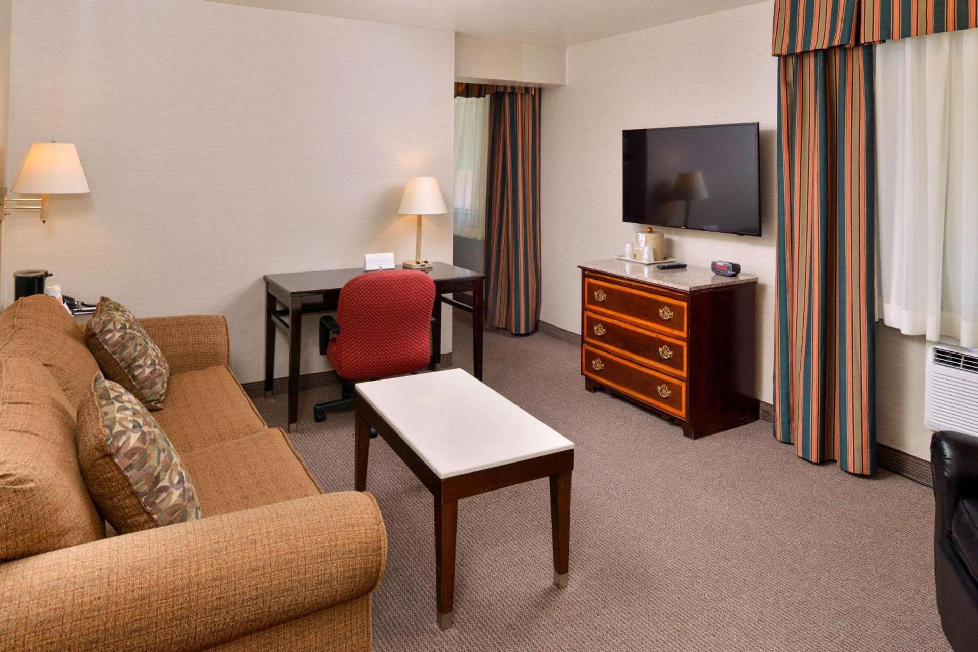 Quality Inn & Suites Walnut - City of Industry photo 6