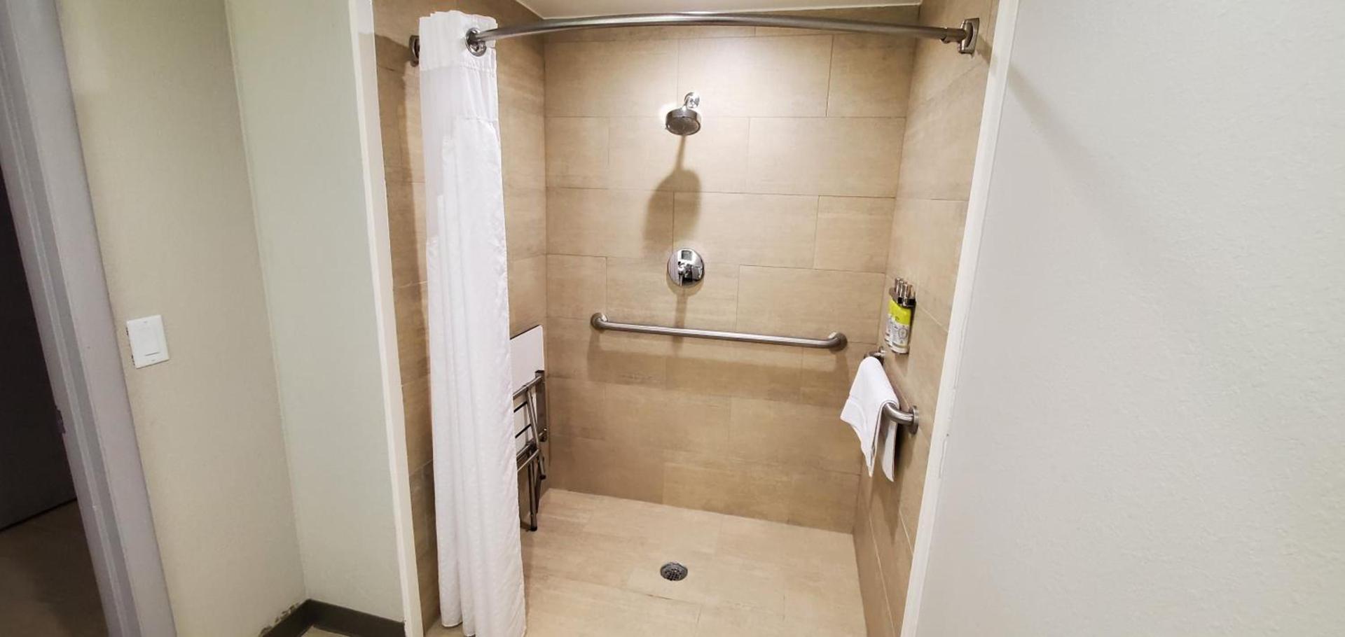 Holiday Inn Express Hotel & Suites Kinston by IHG photo 37