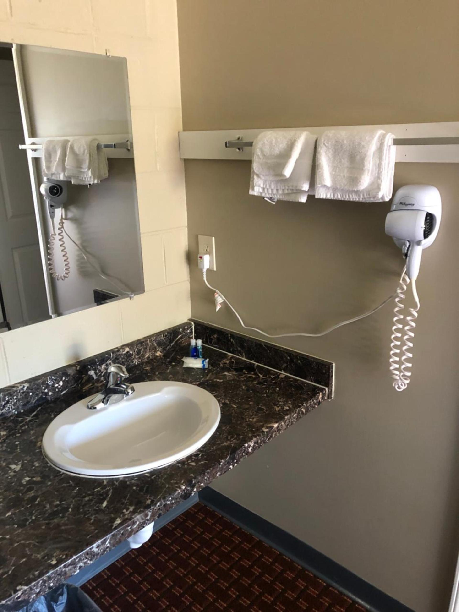 Rodeway Inn & Suites Walhalla photo 8