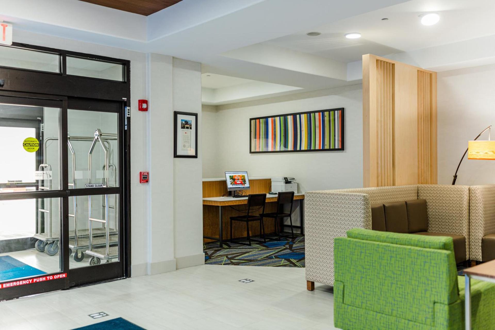 Holiday Inn Express Hotel & Suites Greenville by IHG photo 46