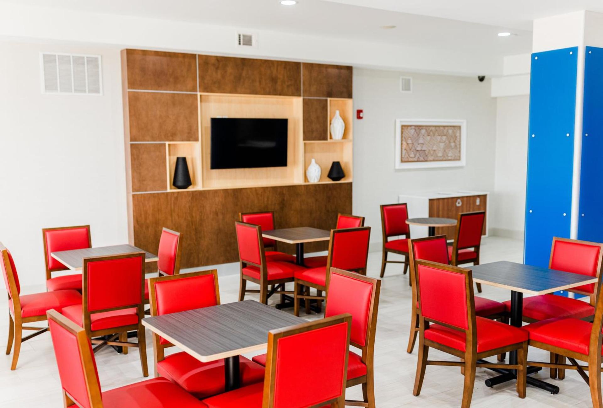 Holiday Inn Express Hotel & Suites Greenville by IHG photo 50
