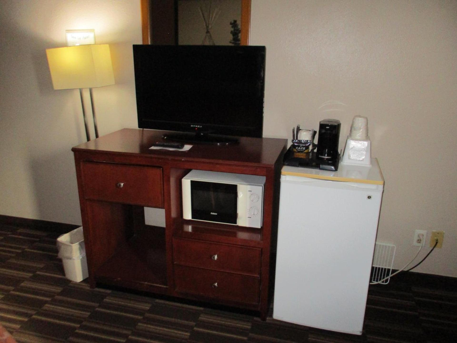 Super 8 by Wyndham Madison photo 15
