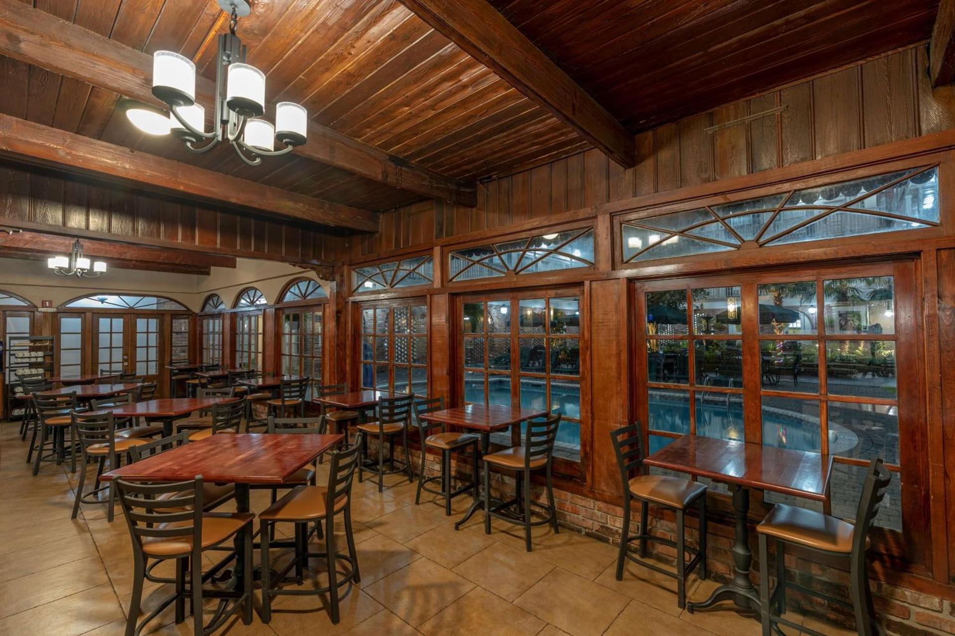 Best Western Plus French Quarter Courtyard Hotel photo 23