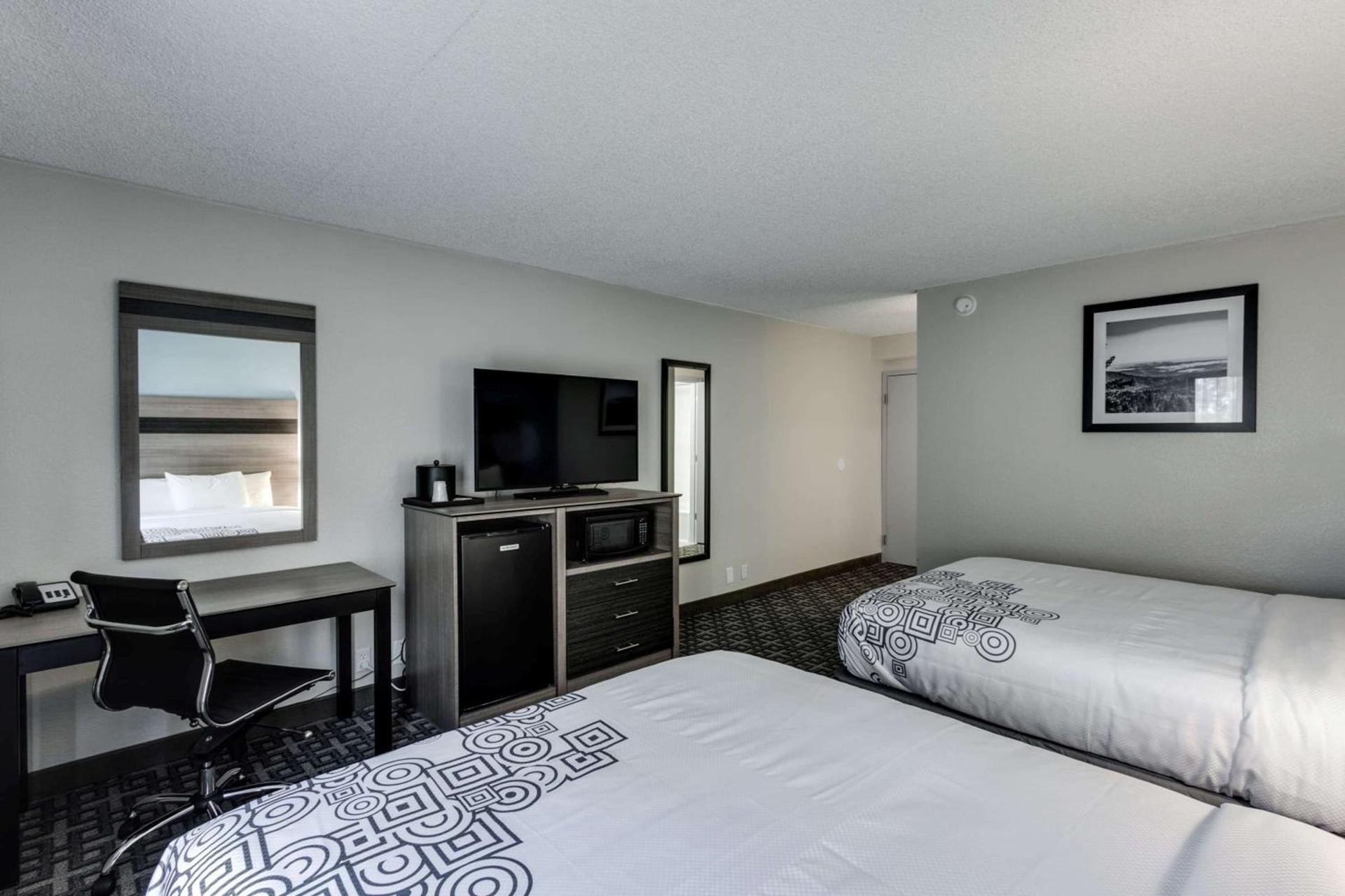 Days Inn & Suites by Wyndham Spokane photo 7