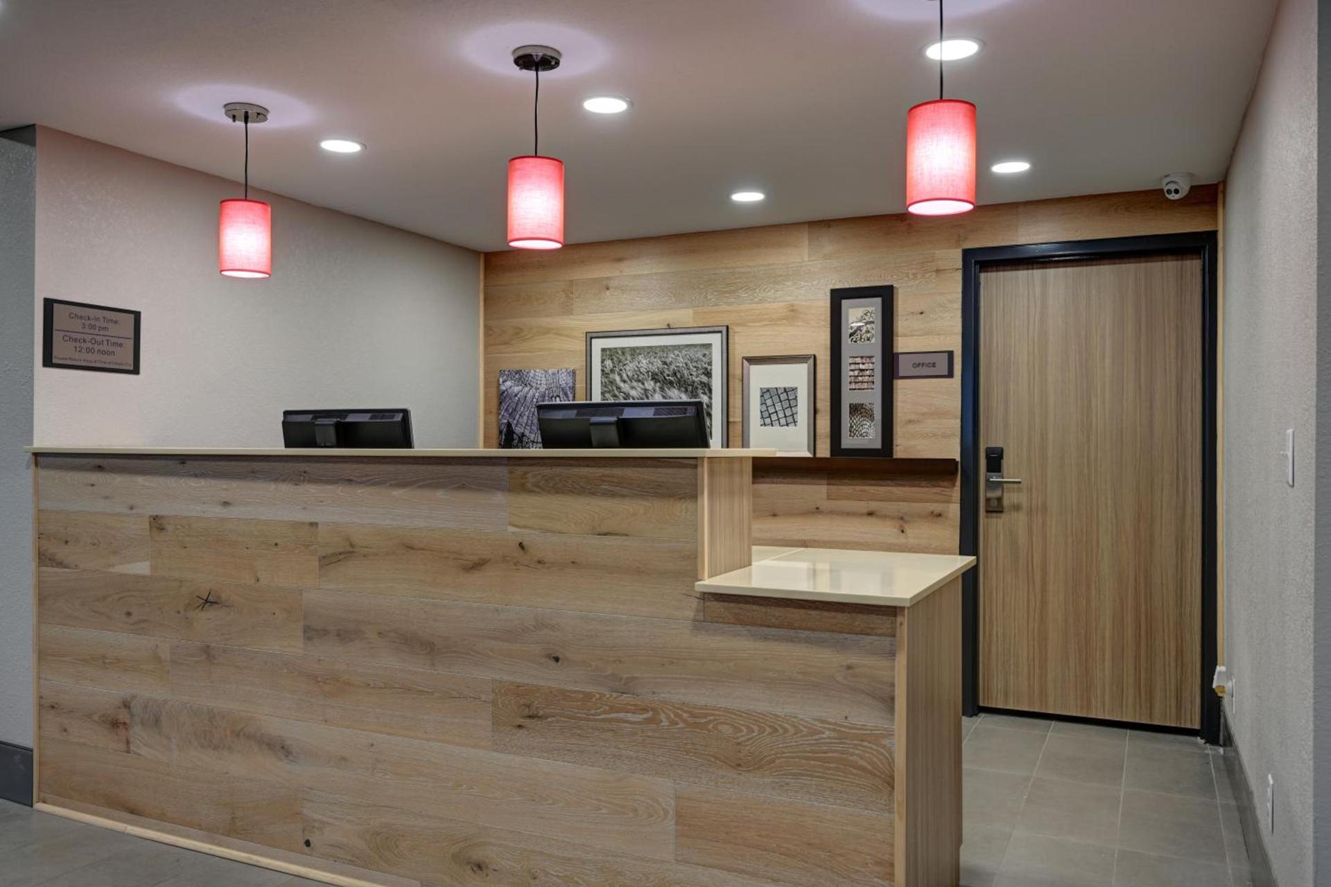 Country Inn & Suites by Radisson, Pierre, SD photo 18