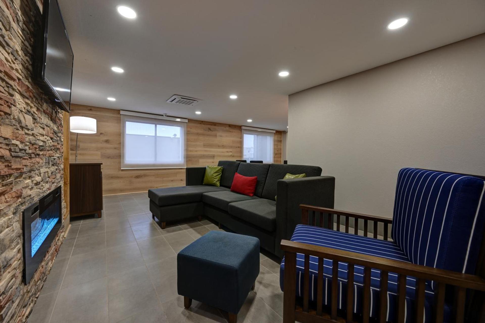 Country Inn & Suites by Radisson, Pierre, SD photo 61