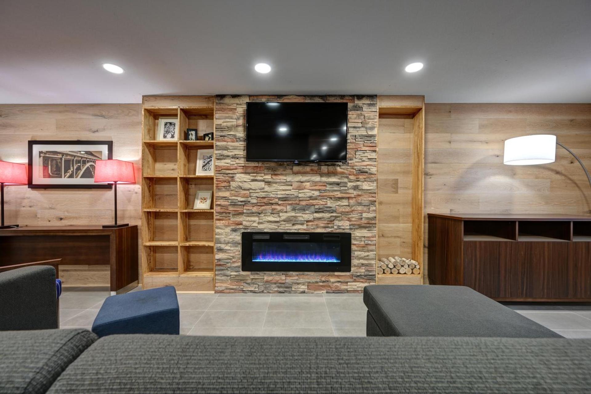 Country Inn & Suites by Radisson, Pierre, SD photo 63