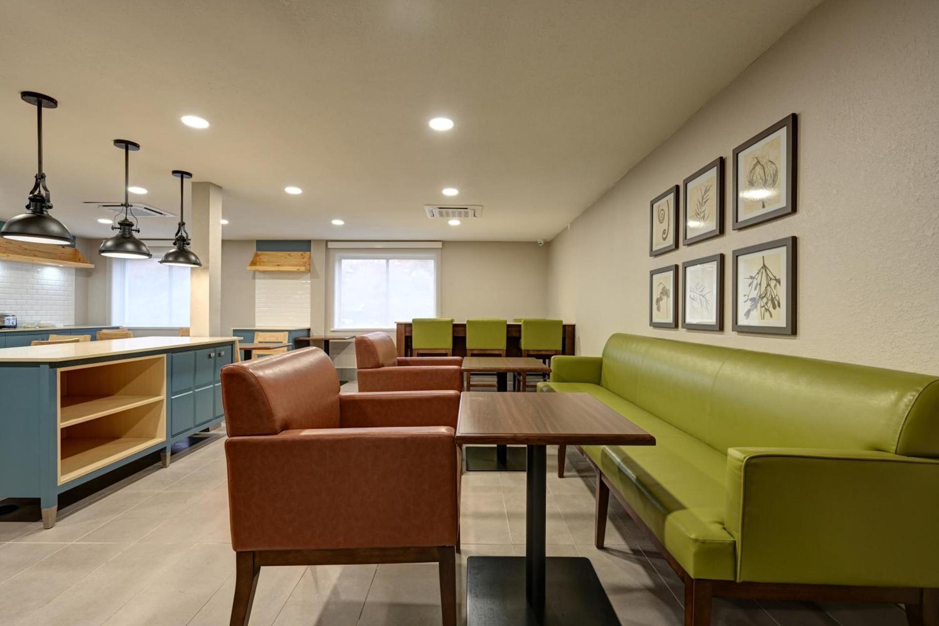 Country Inn & Suites by Radisson, Pierre, SD photo 39