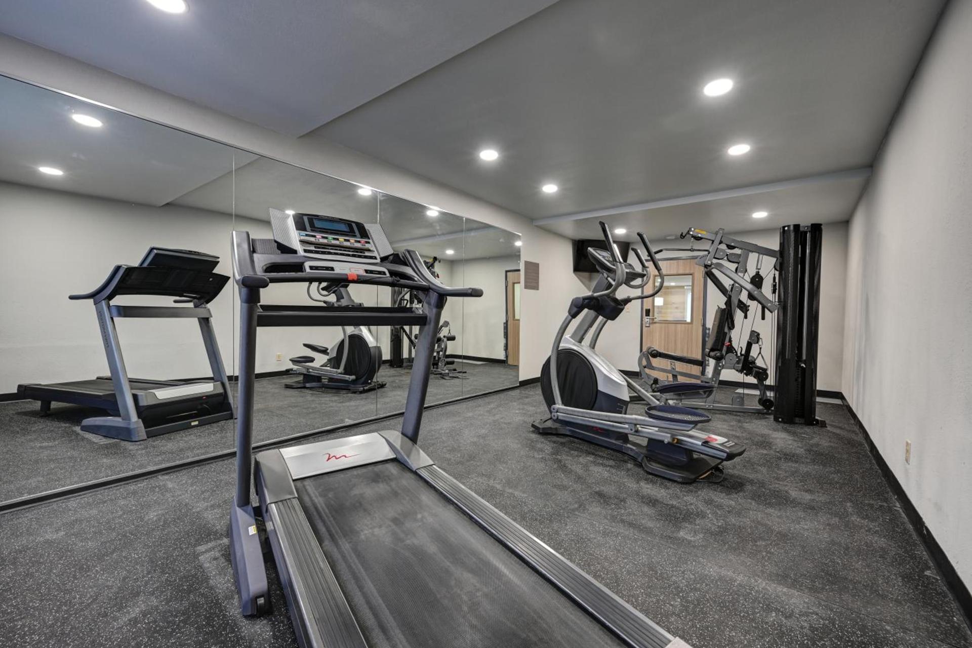 Country Inn & Suites by Radisson, Pierre, SD photo 56