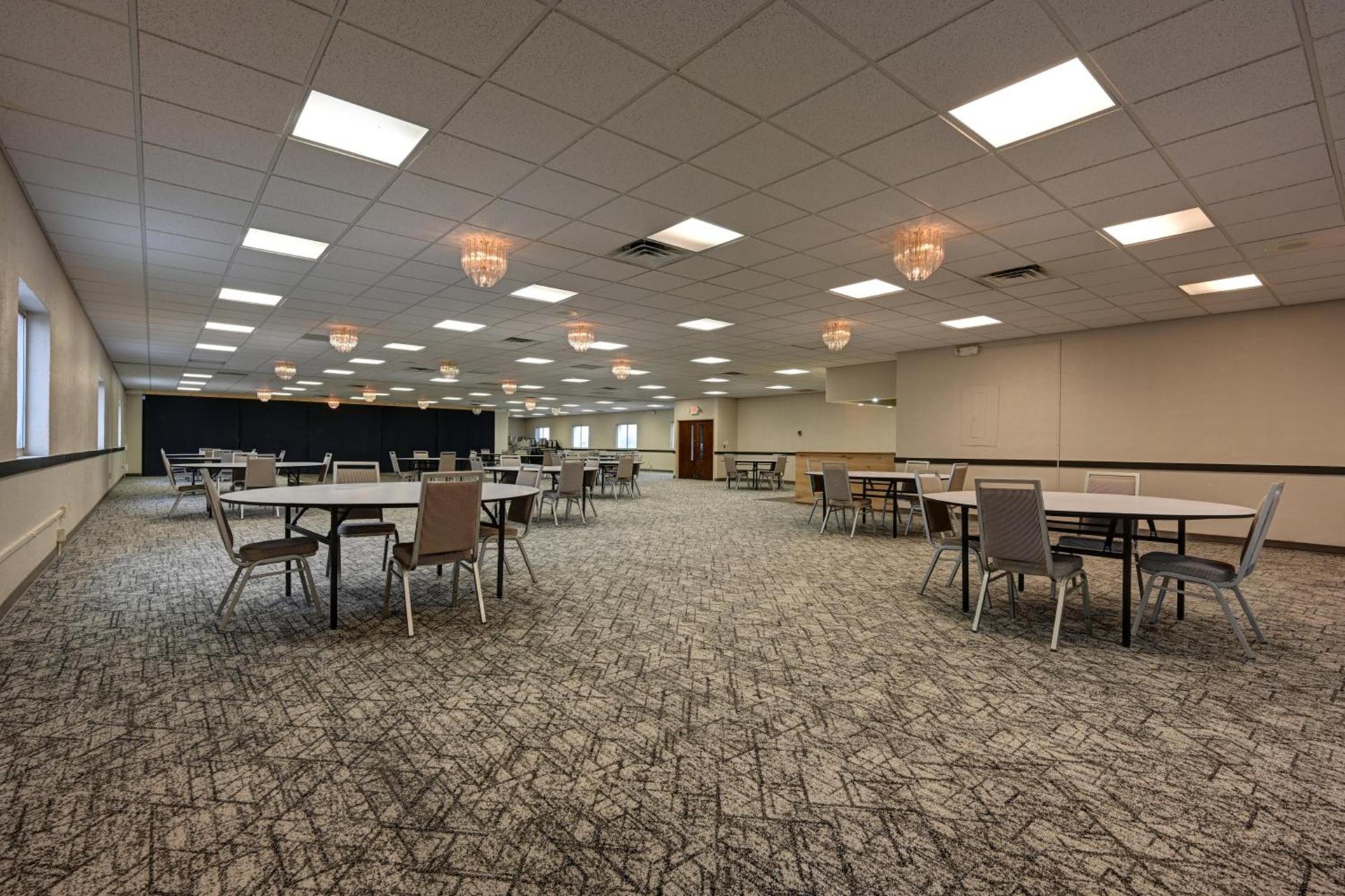 Country Inn & Suites by Radisson, Pierre, SD photo 54