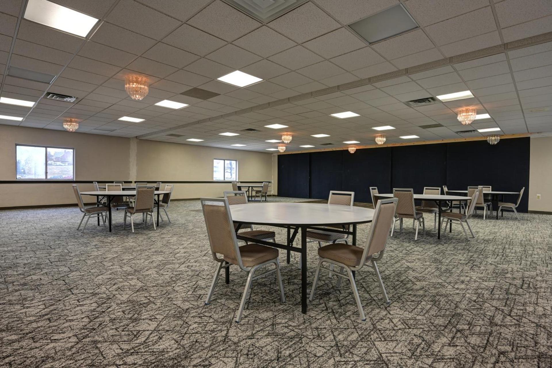 Country Inn & Suites by Radisson, Pierre, SD photo 55