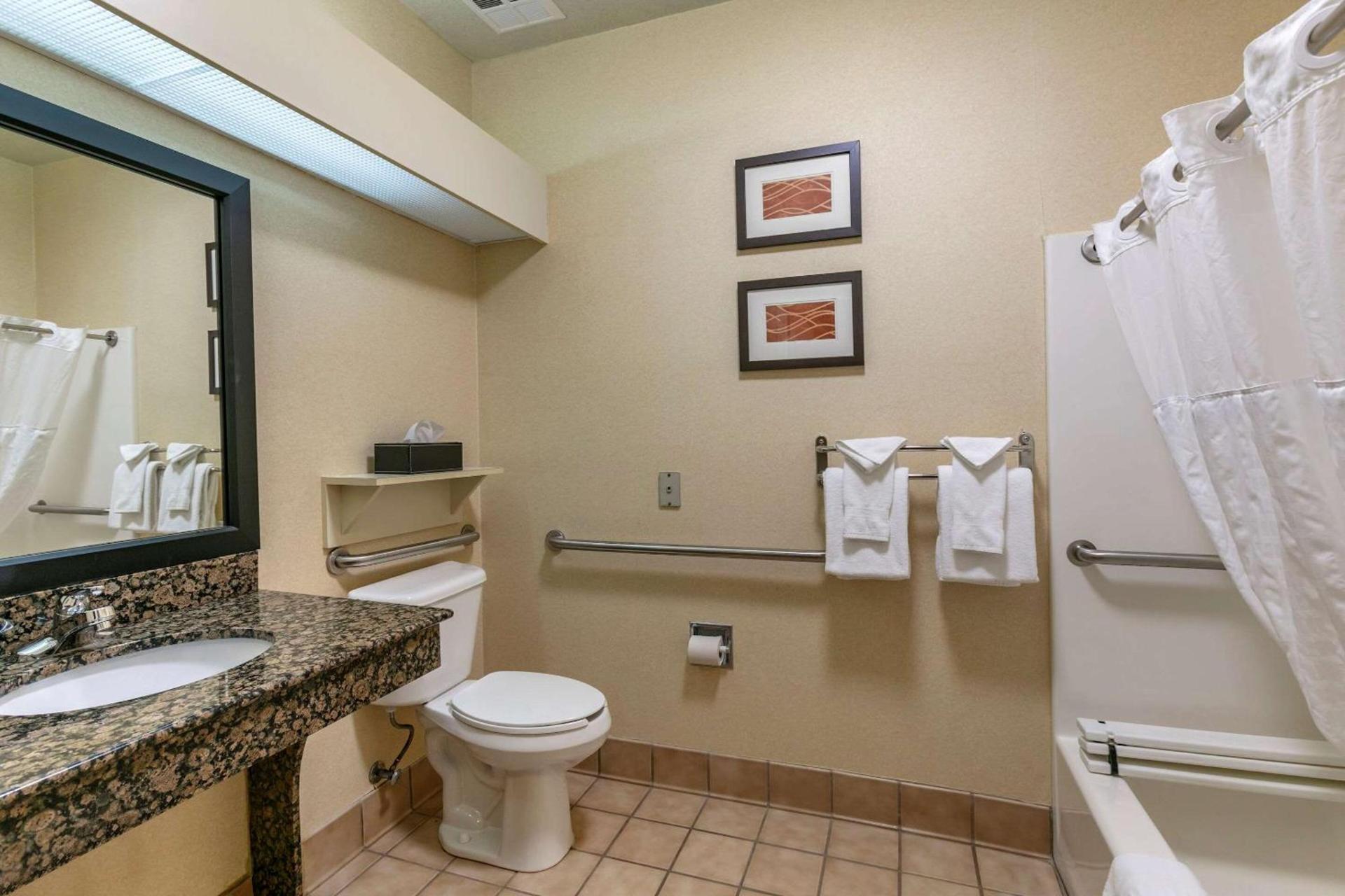 Comfort Inn Fort Collins North photo 8