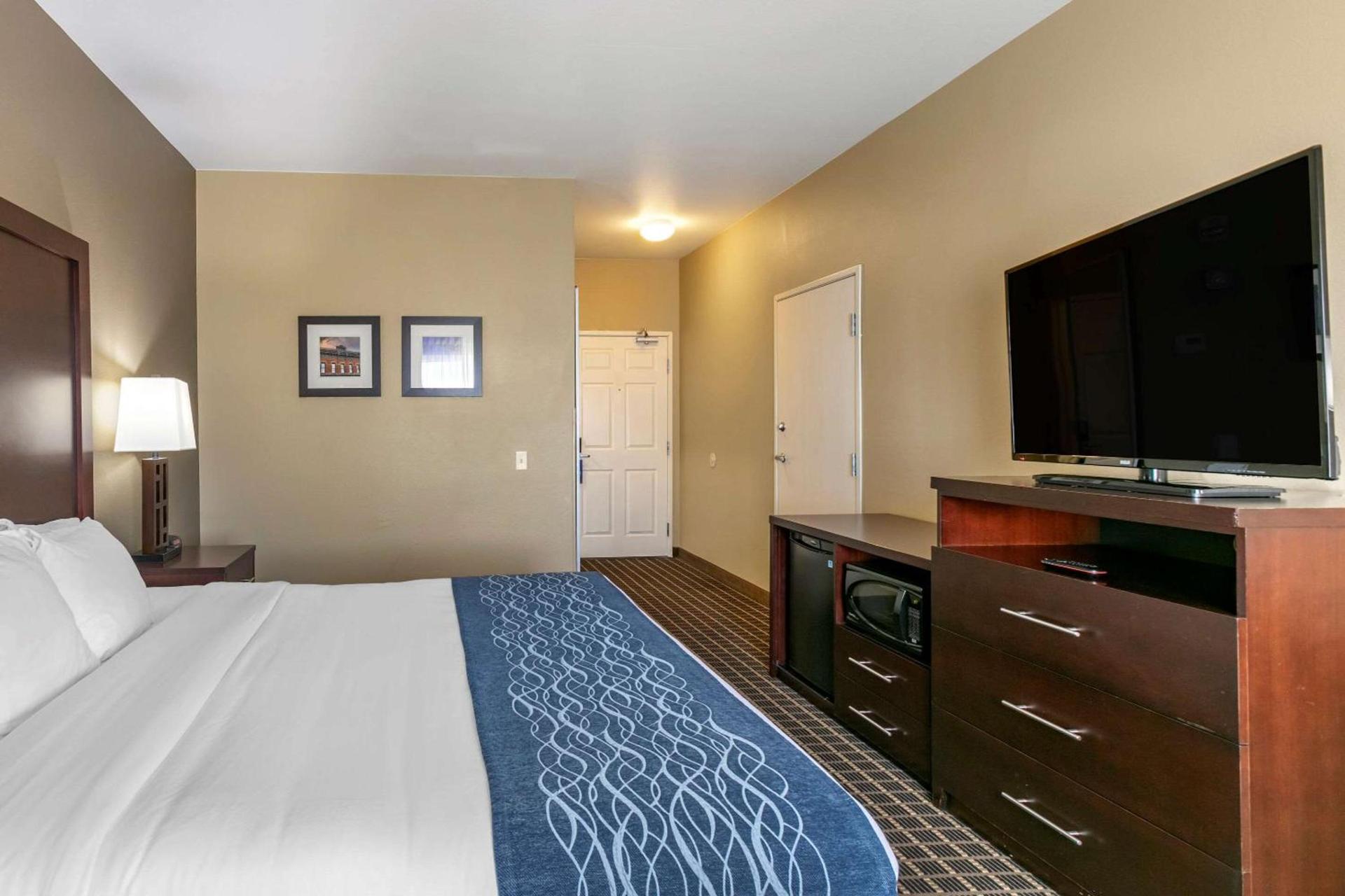 Comfort Inn Fort Collins North photo 11