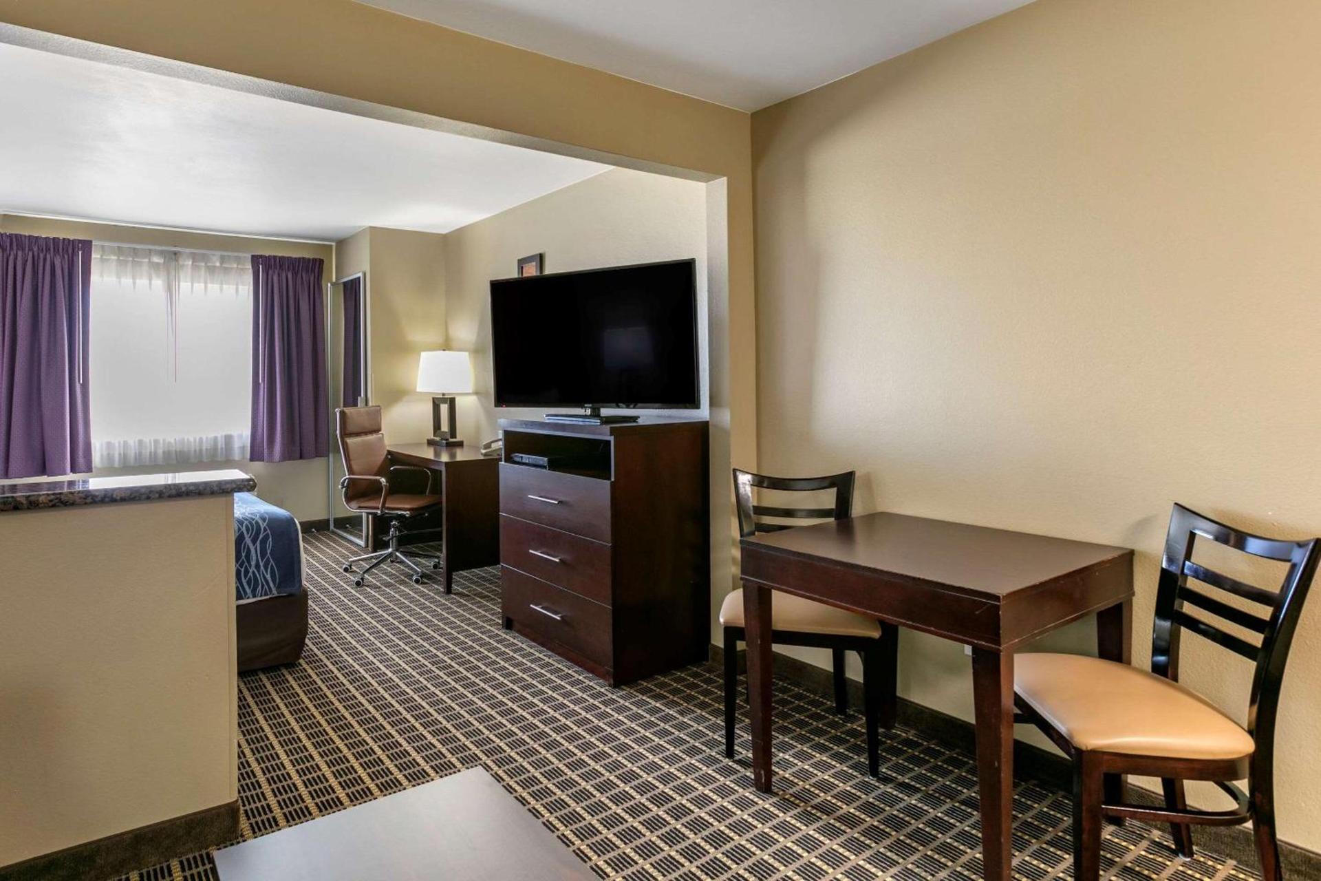 Comfort Inn Fort Collins North photo 23